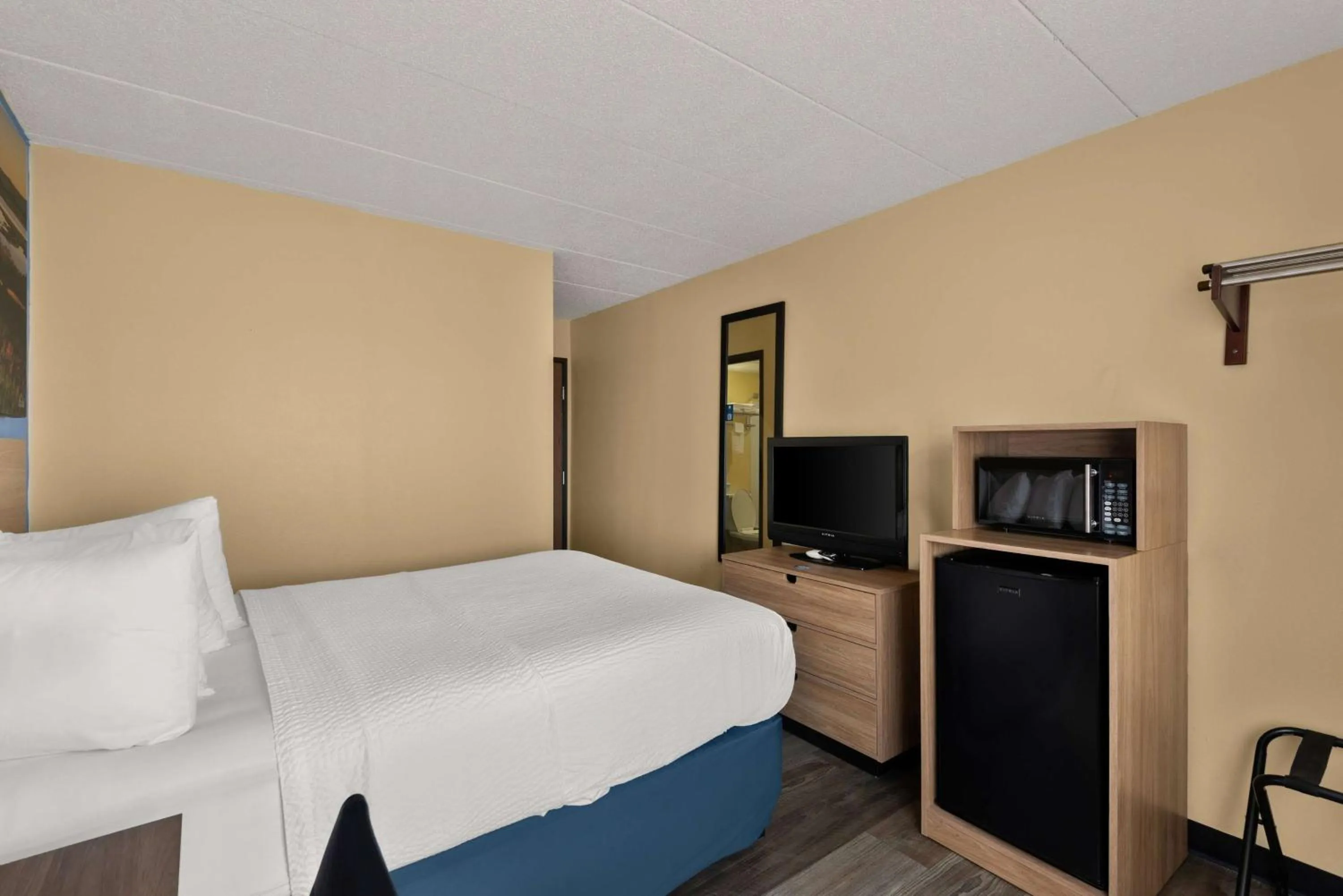 Photo of the whole room, Bed in Days Inn by Wyndham Newton