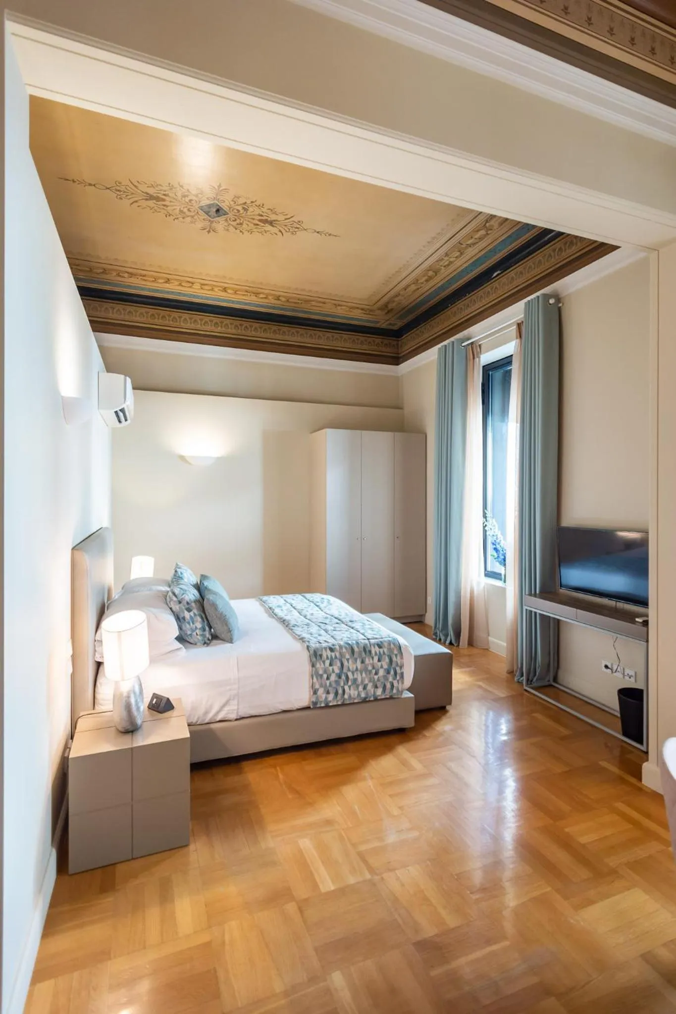 Bed in 33SolonosSuites