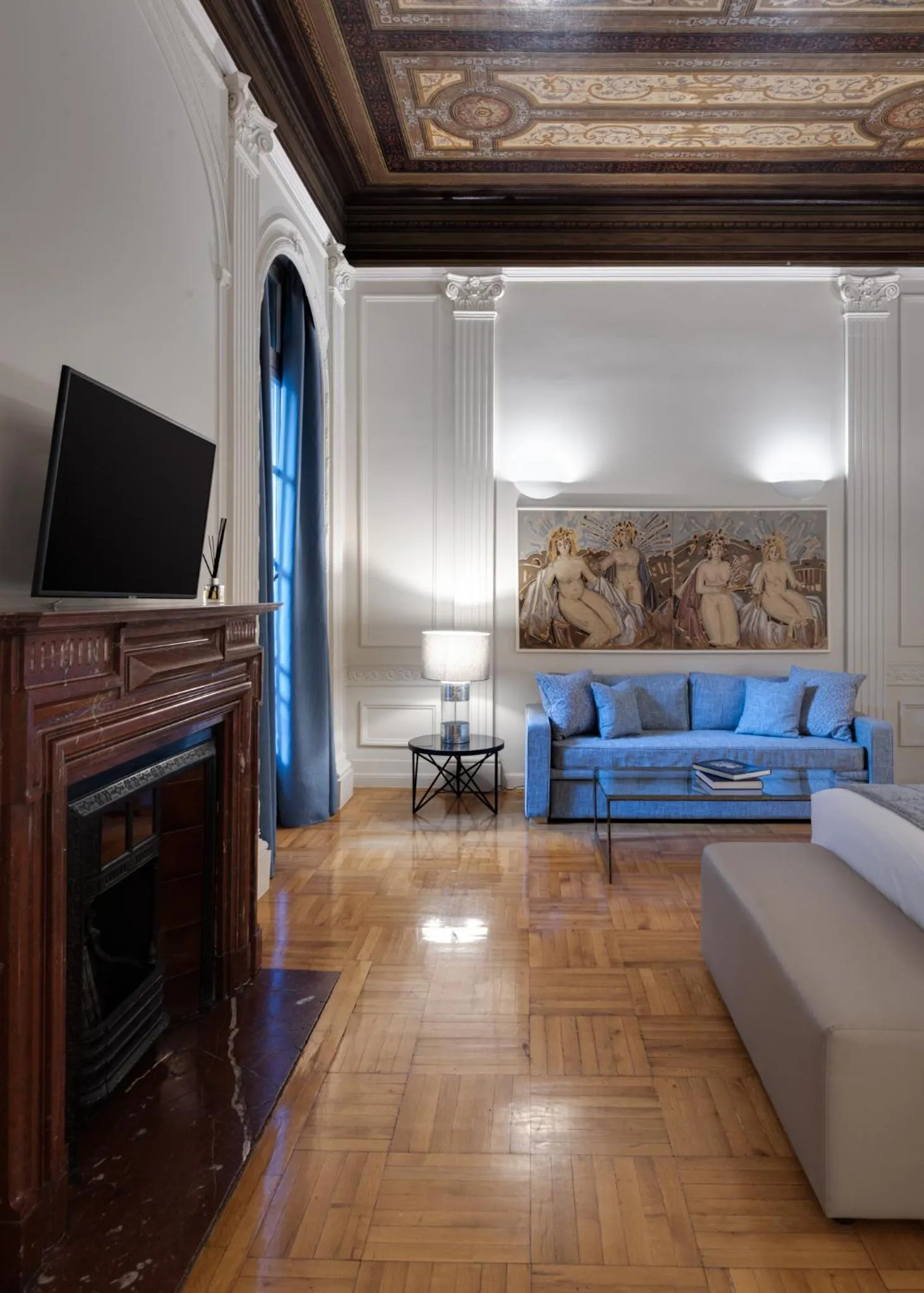 Seating area in 33SolonosSuites