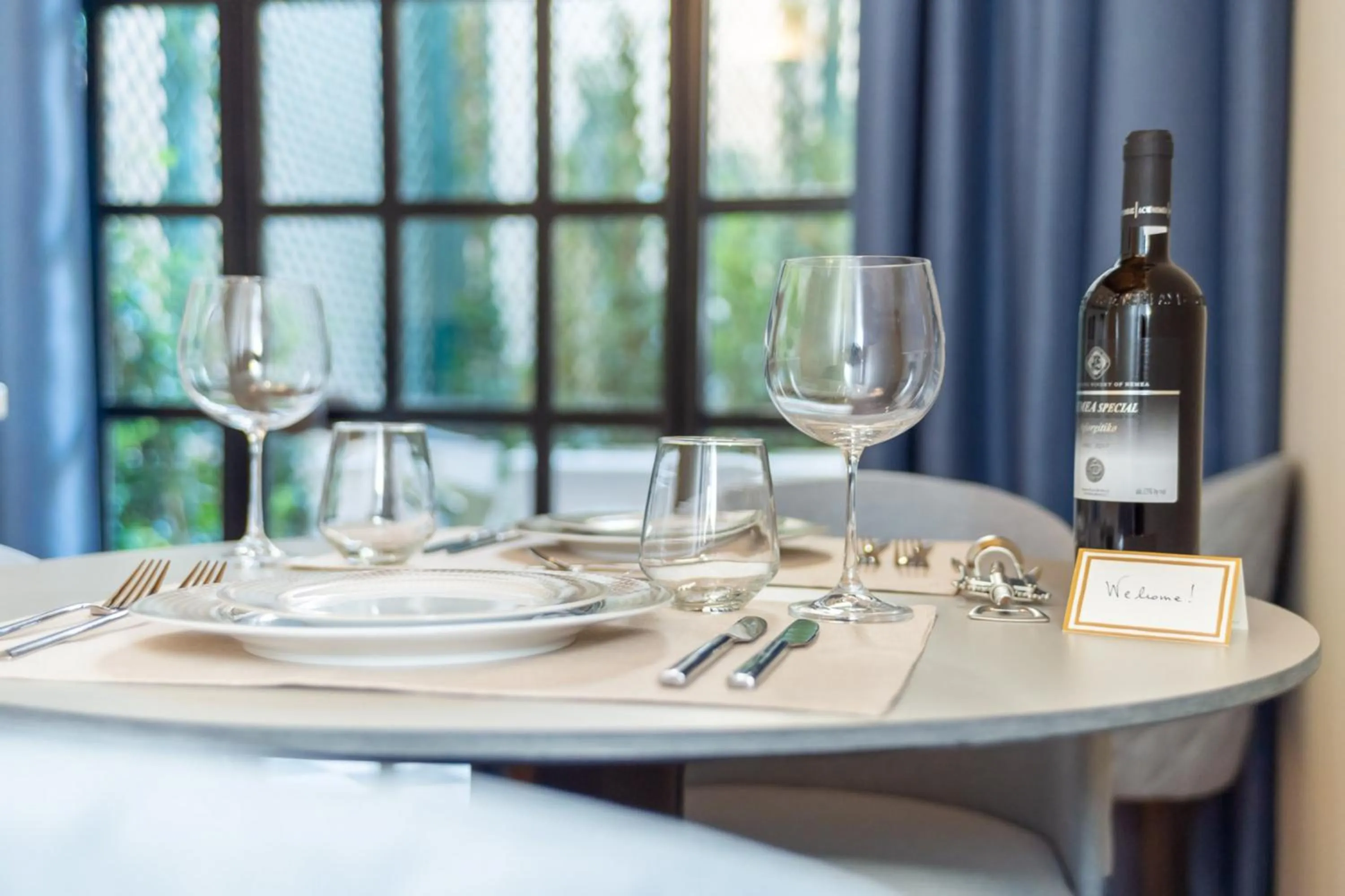 Dining area in 33SolonosSuites