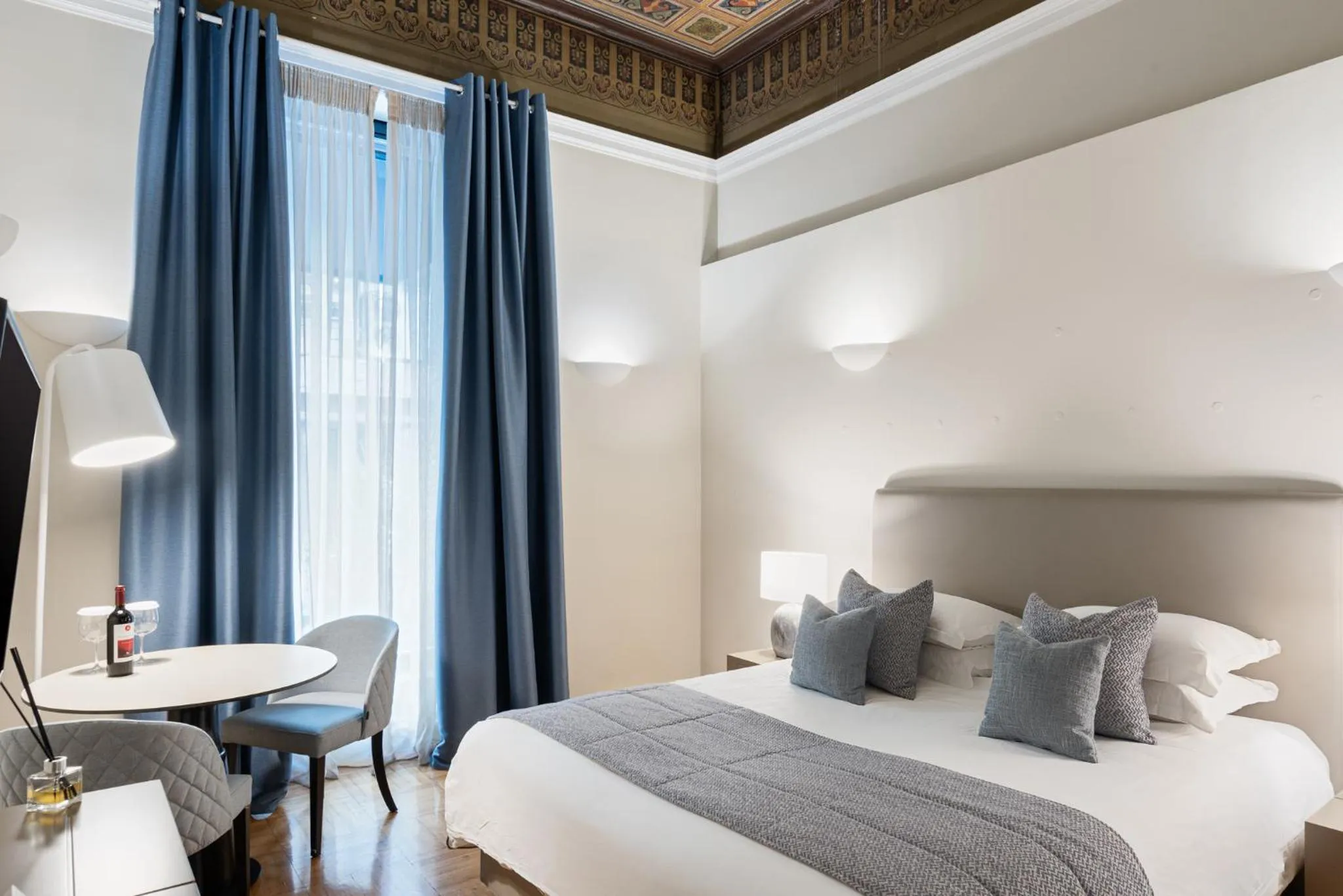 Bed in 33SolonosSuites