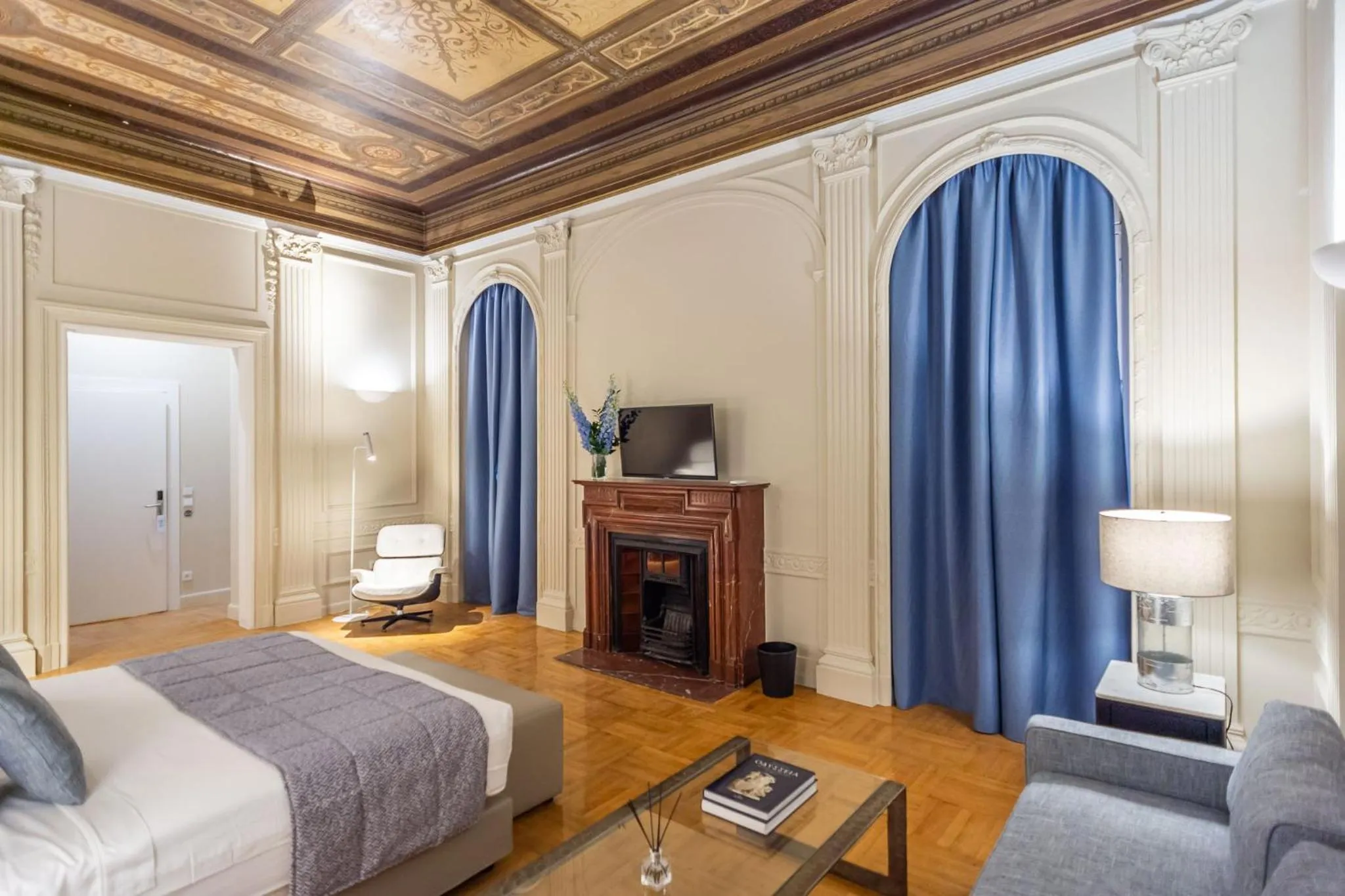 Bed in 33SolonosSuites