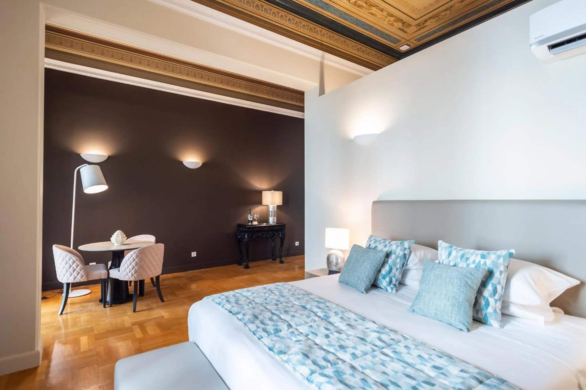 Bed in 33SolonosSuites