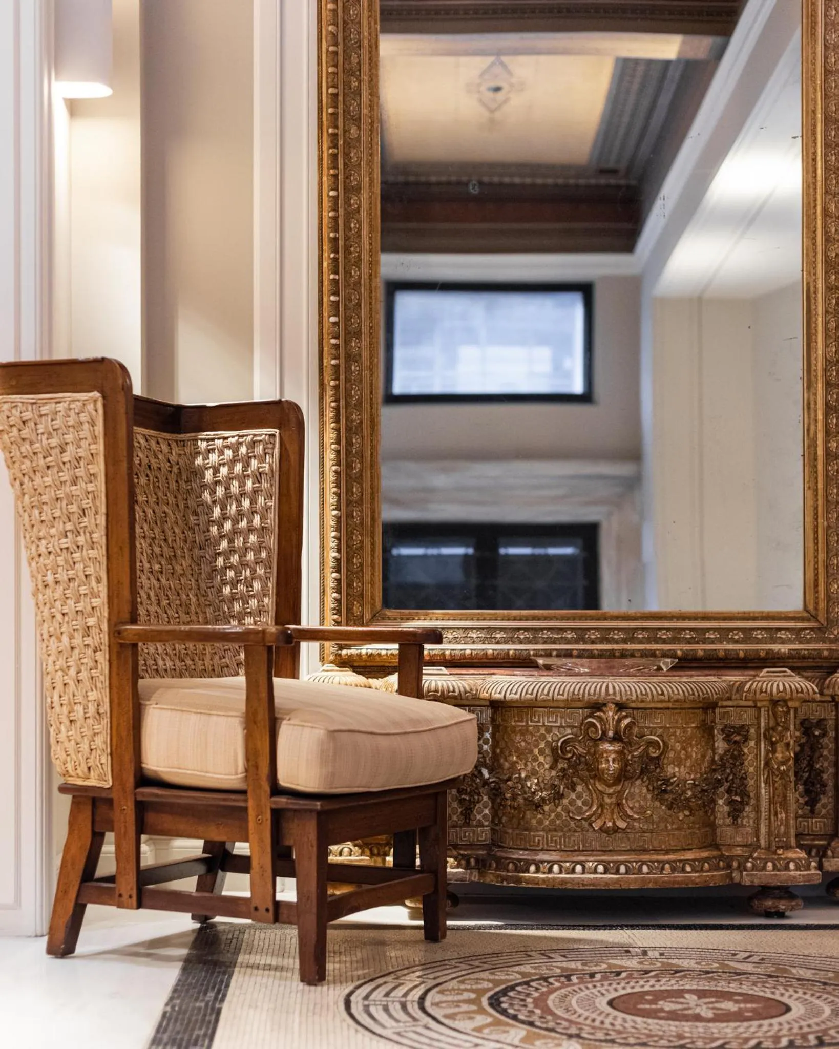 Decorative detail in 33SolonosSuites