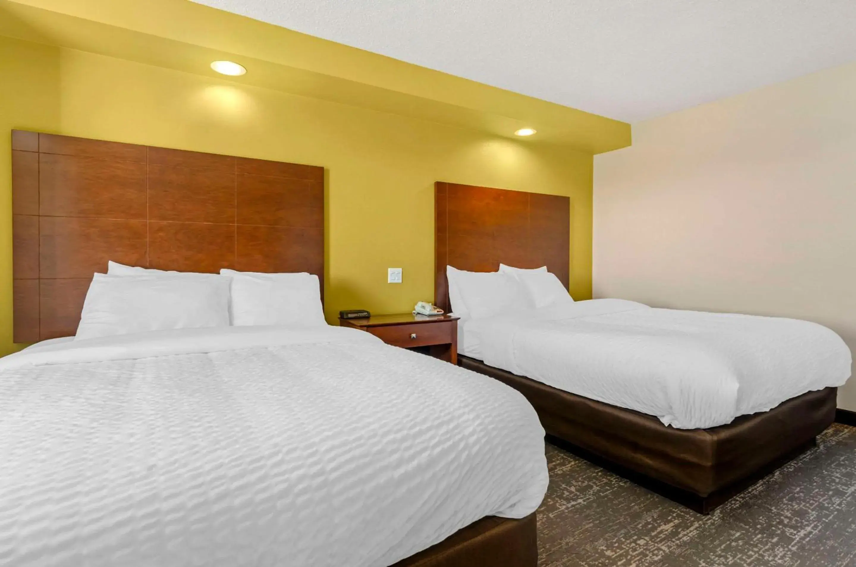 Bedroom, Bed in Clarion Pointe Staunton East Bedroom, Bed in Clarion Pointe Staunton East