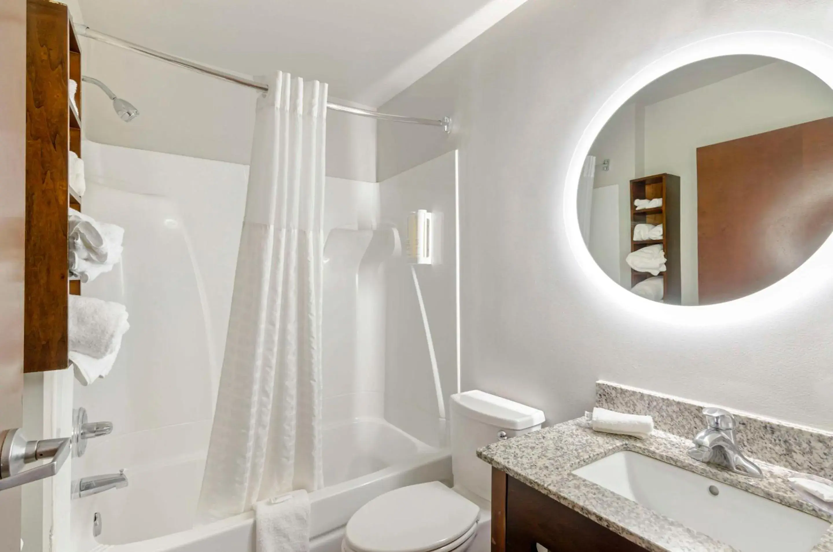 King Suite - Non-Smoking in Clarion Pointe Staunton East King Suite - Non-Smoking in Clarion Pointe Staunton East