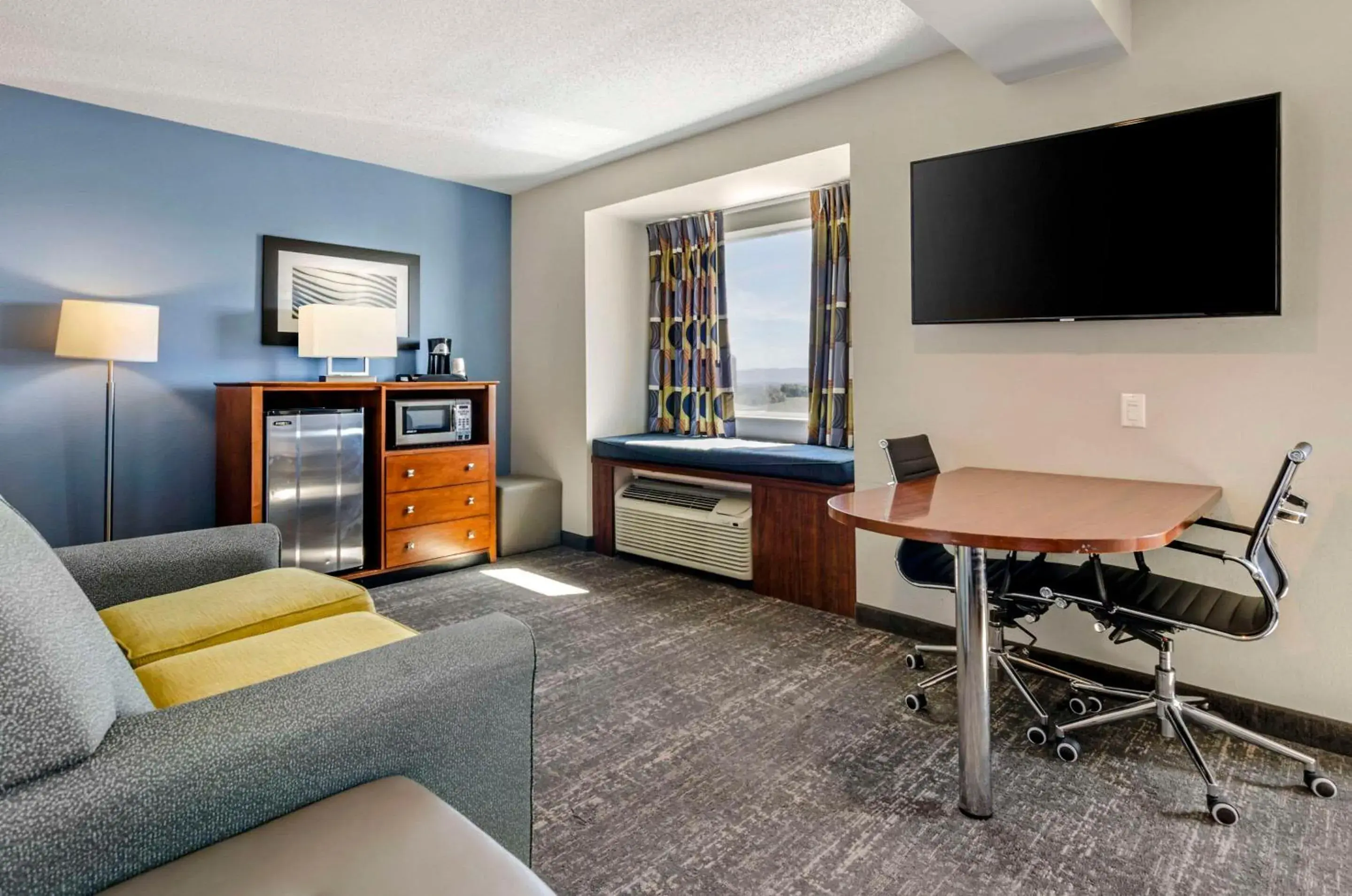 King Suite with Mountain View - Non-Smoking in Clarion Pointe Staunton East King Suite with Mountain View - Non-Smoking in Clarion Pointe Staunton East