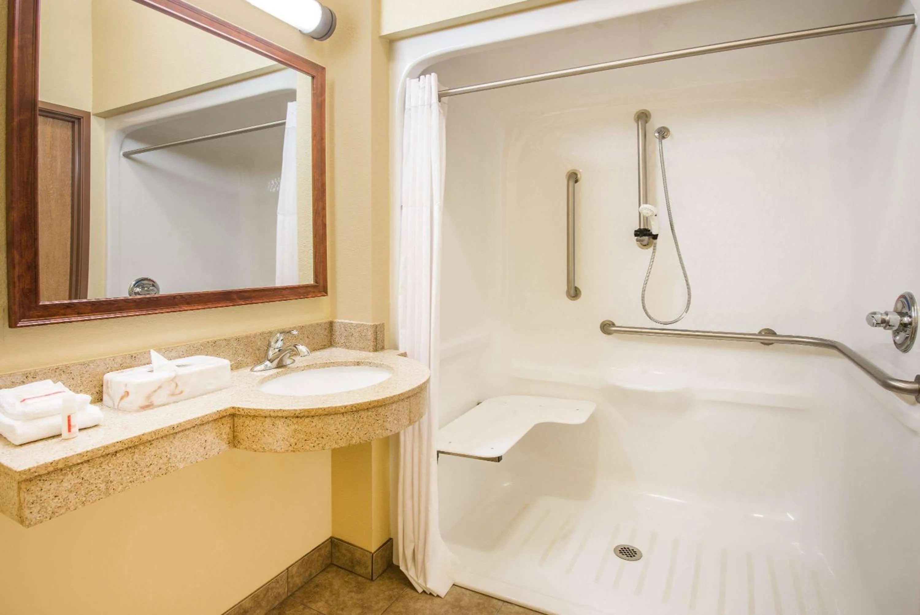 Shower in Days Inn by Wyndham Ellis