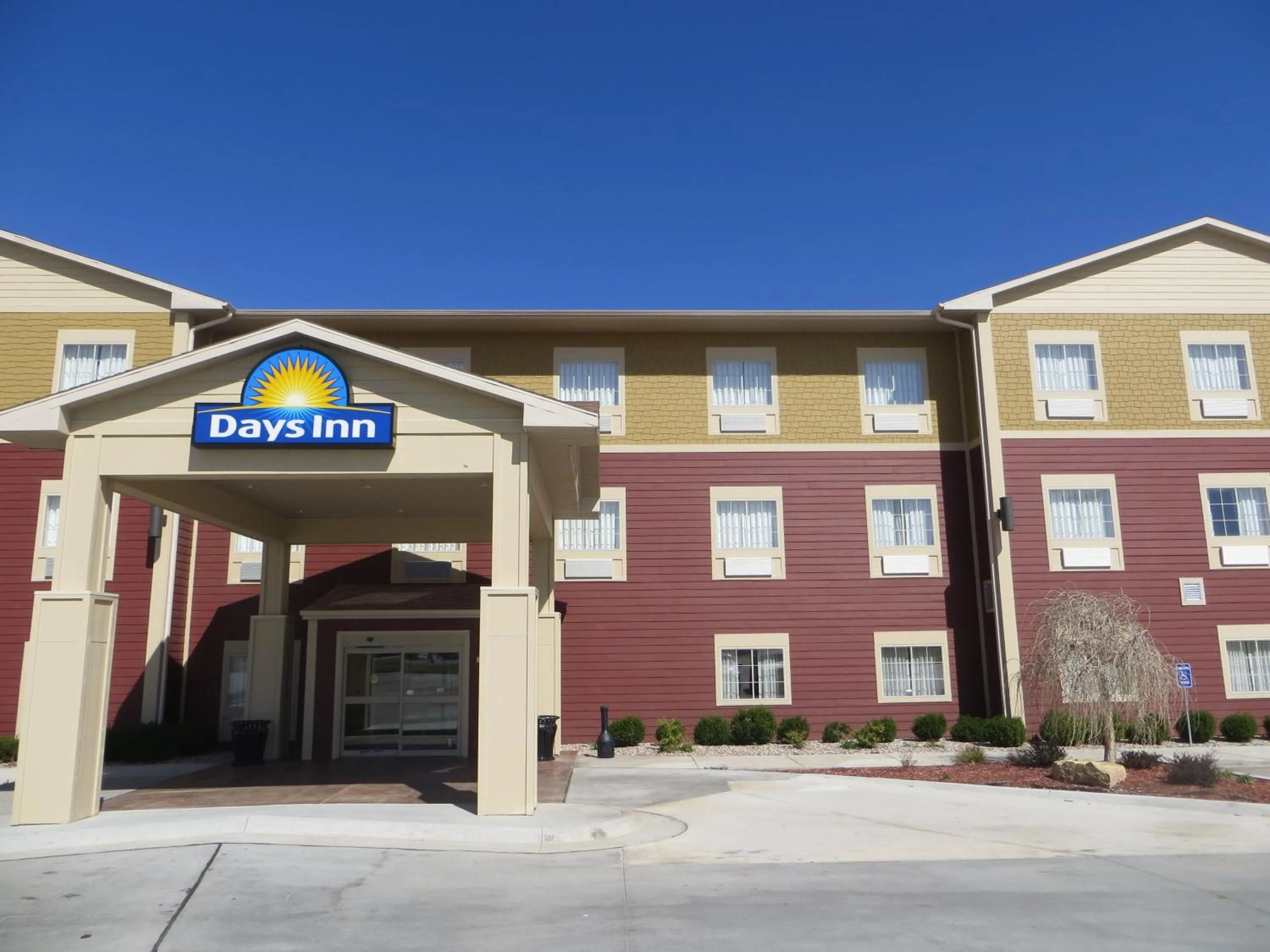 Facade/entrance in Days Inn by Wyndham Ellis