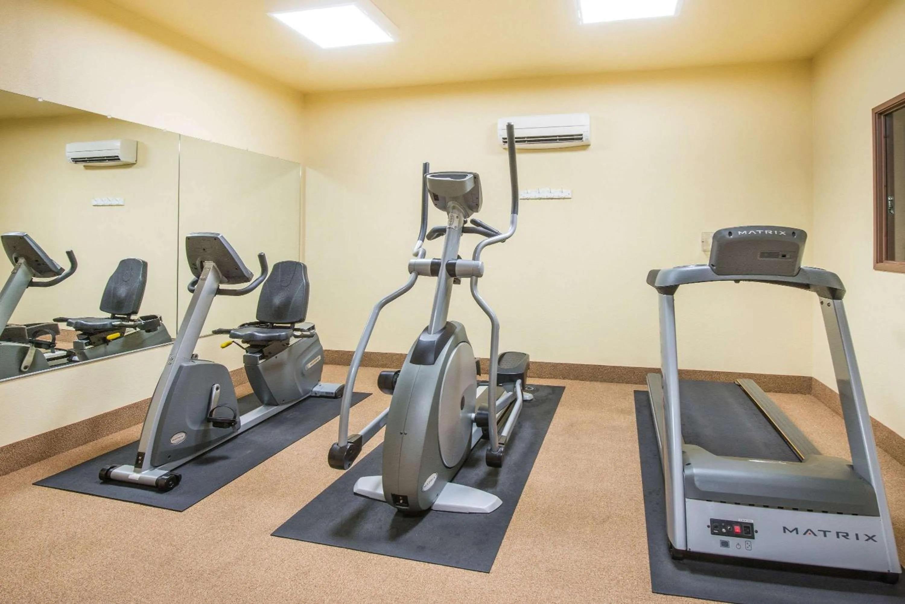 Fitness centre/facilities in Days Inn by Wyndham Ellis
