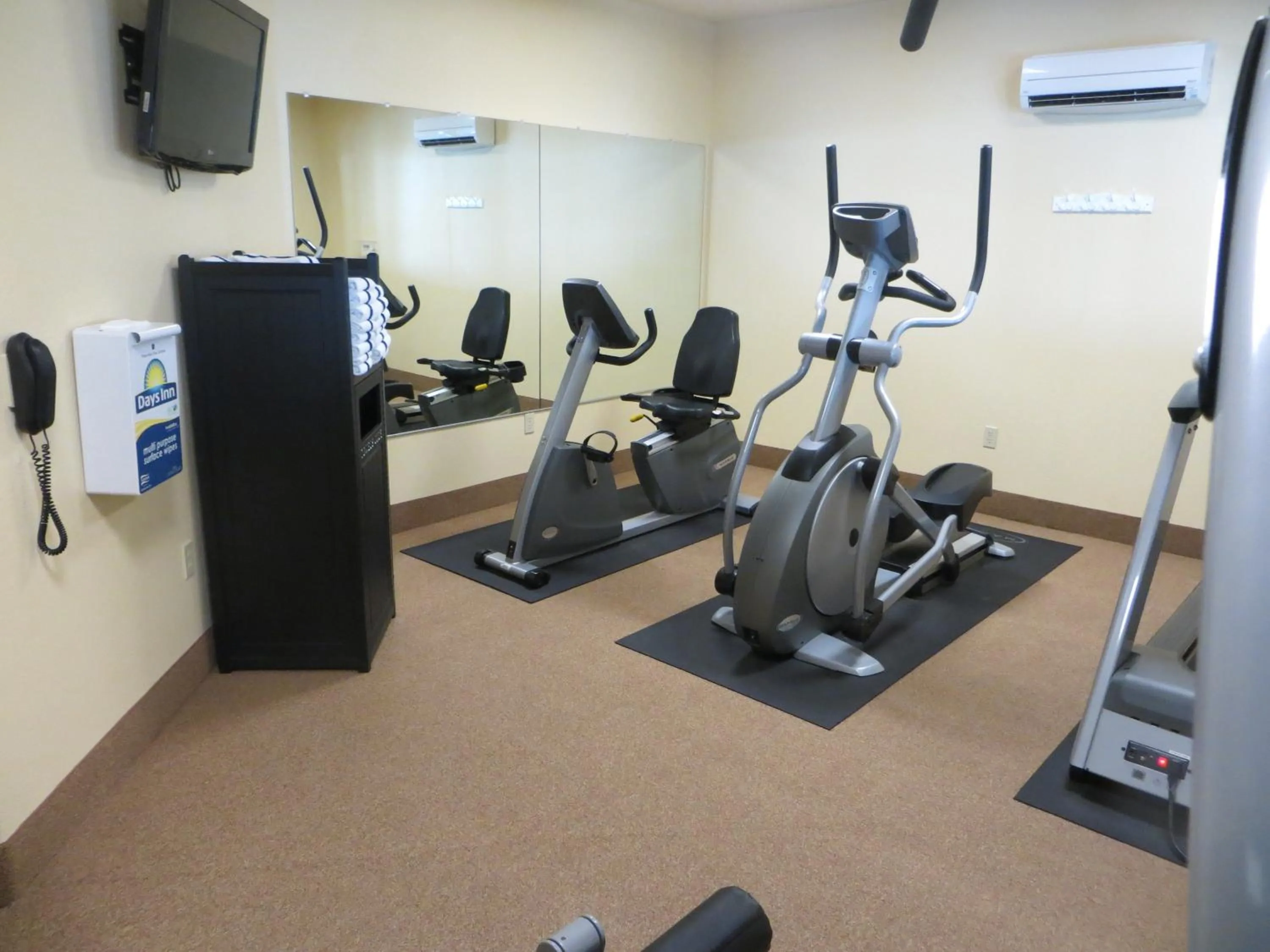 Fitness centre/facilities in Days Inn by Wyndham Ellis