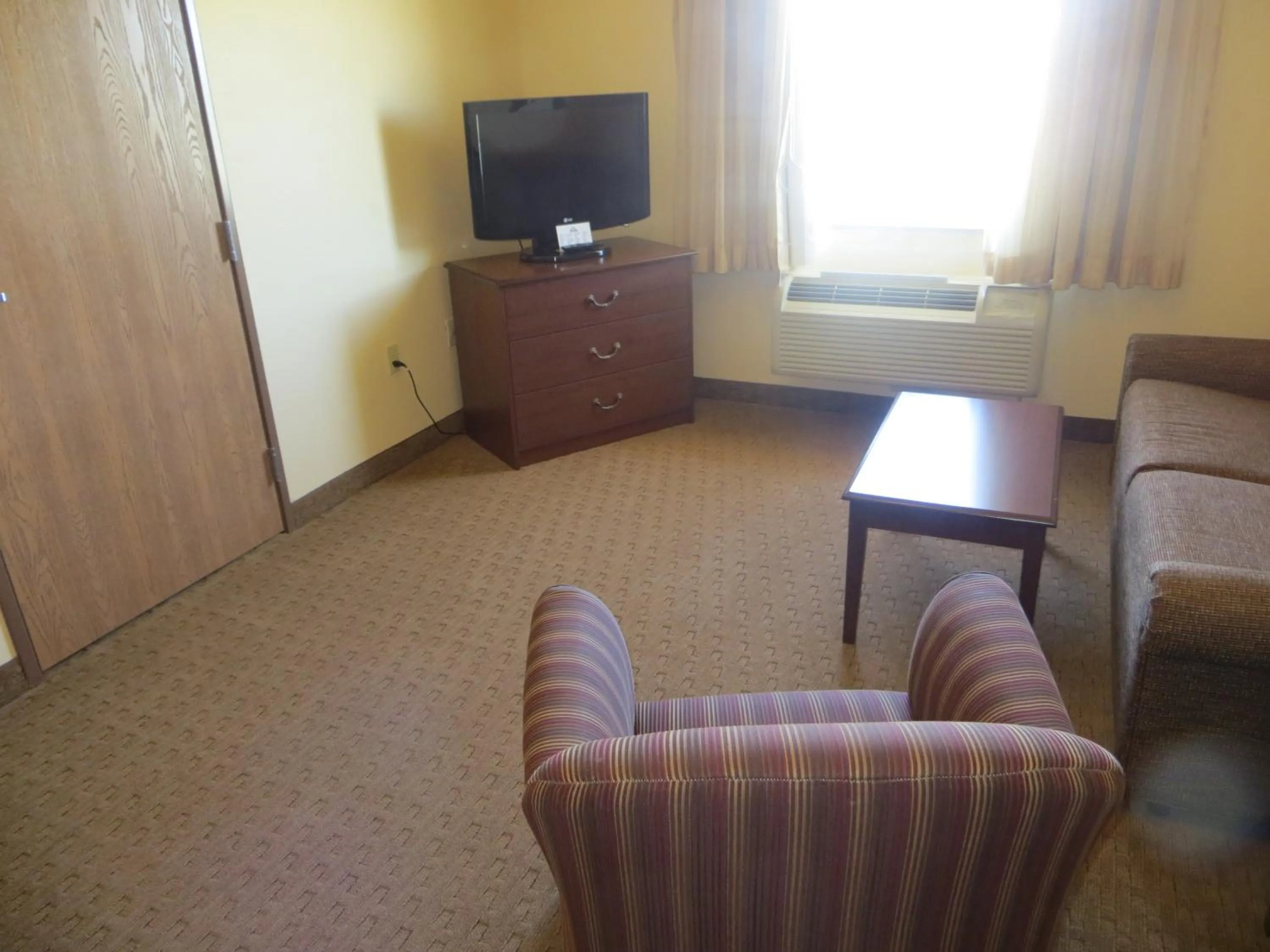 Seating area in Days Inn by Wyndham Ellis