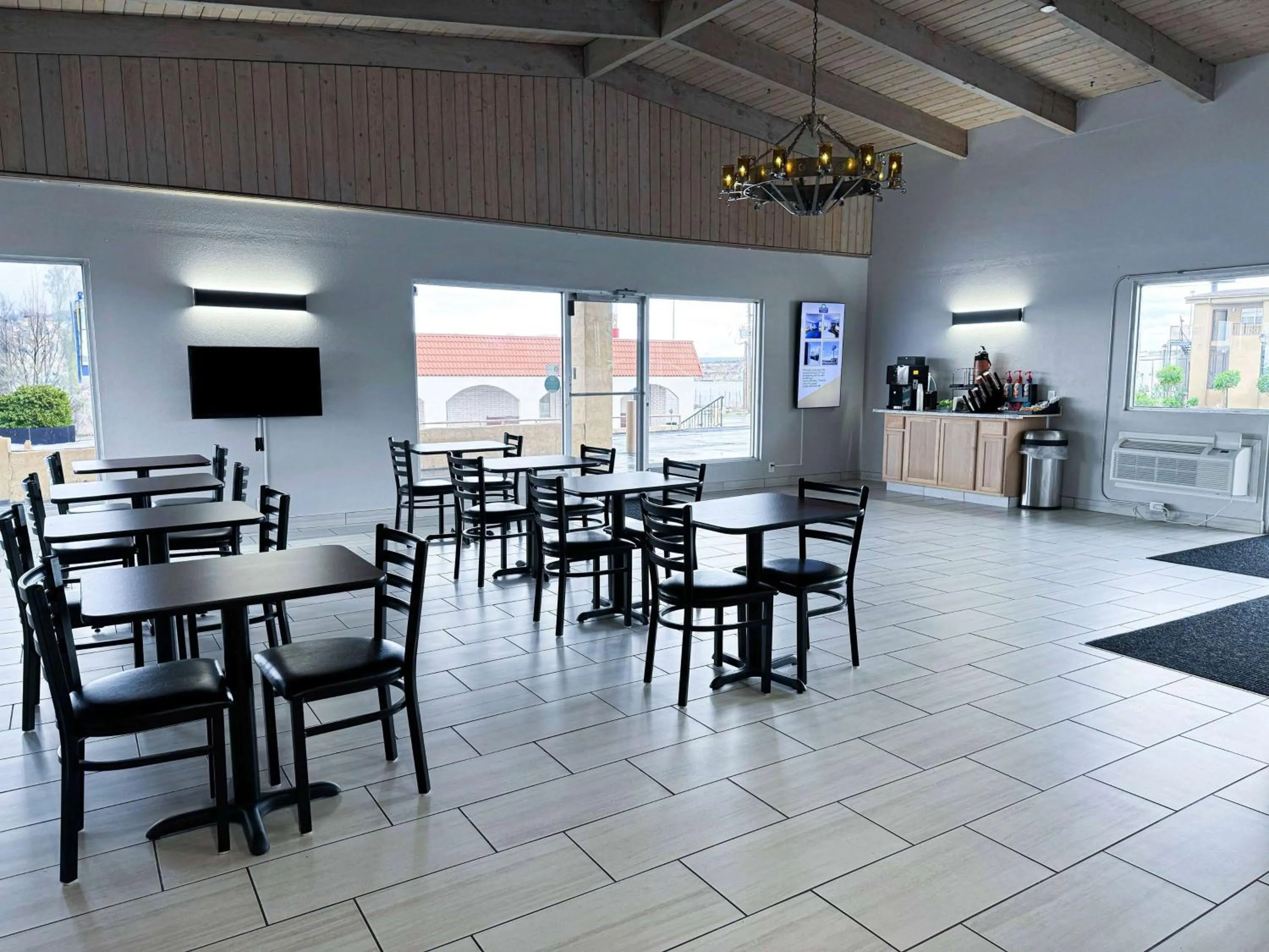 Property building in Days Inn & Suites by Wyndham Santa Rosa, NM