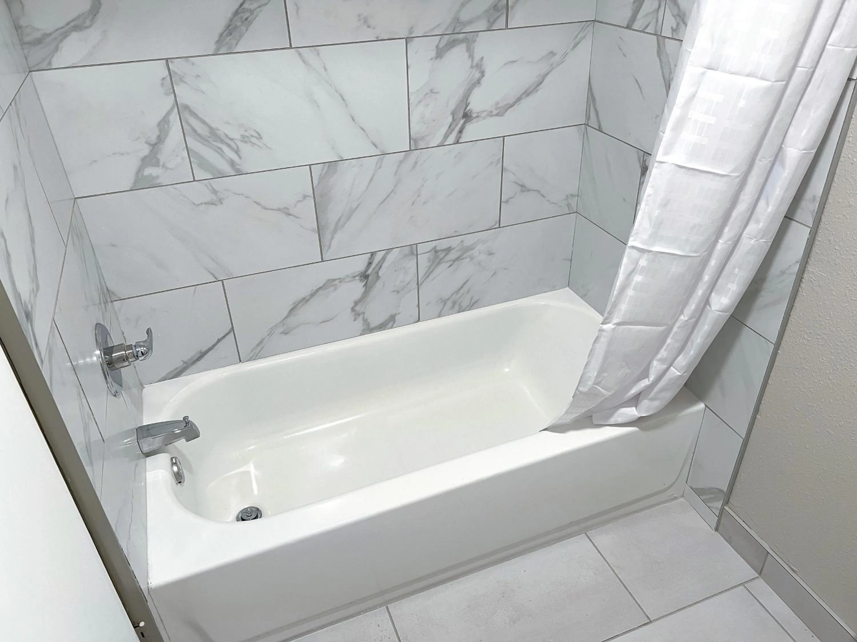 Shower in Days Inn & Suites by Wyndham Santa Rosa, NM