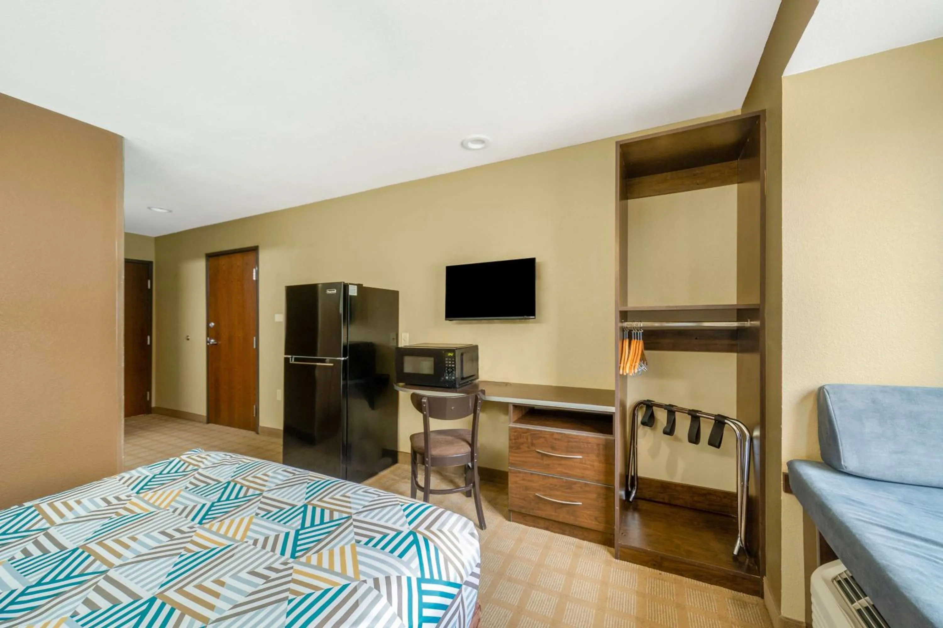 Bedroom, Bed in Microtel Inn & Suites by Wyndham Breaux Bridge