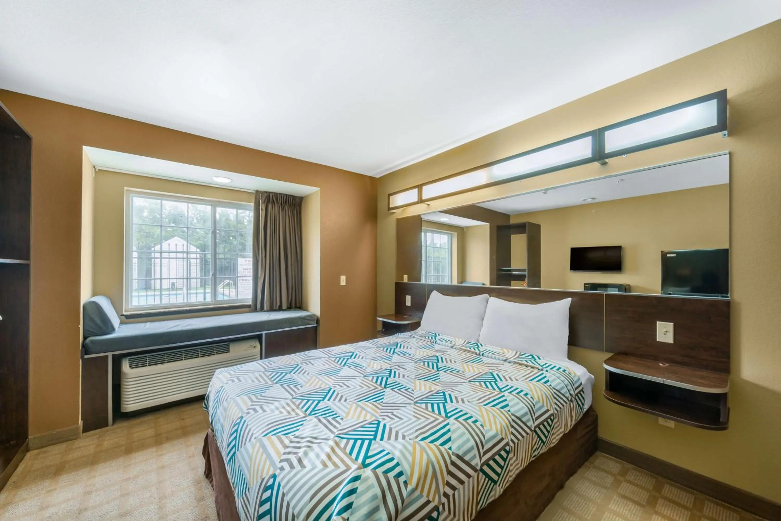 Bedroom, Bed in Microtel Inn & Suites by Wyndham Breaux Bridge