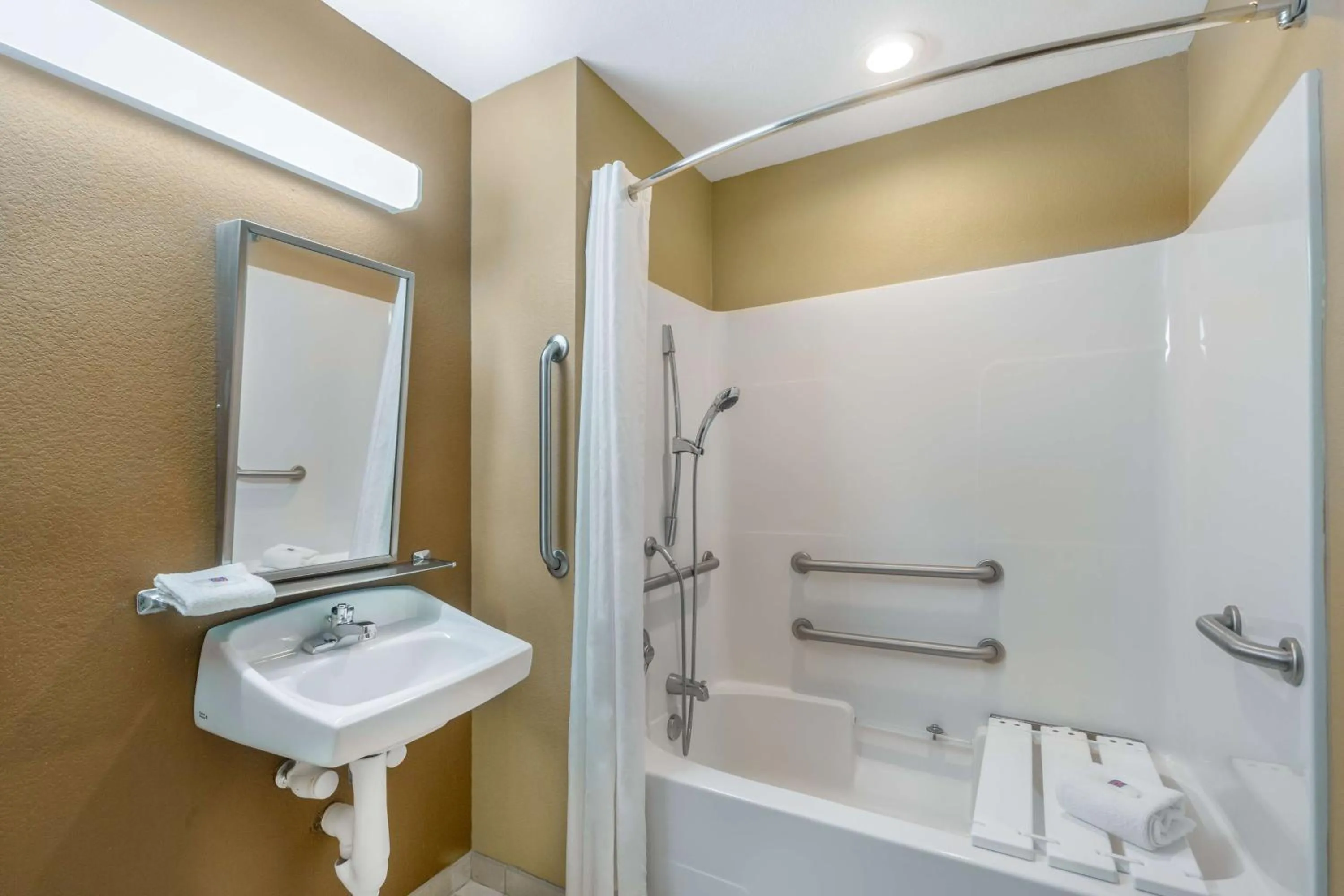 Bathroom in Microtel Inn & Suites by Wyndham Breaux Bridge