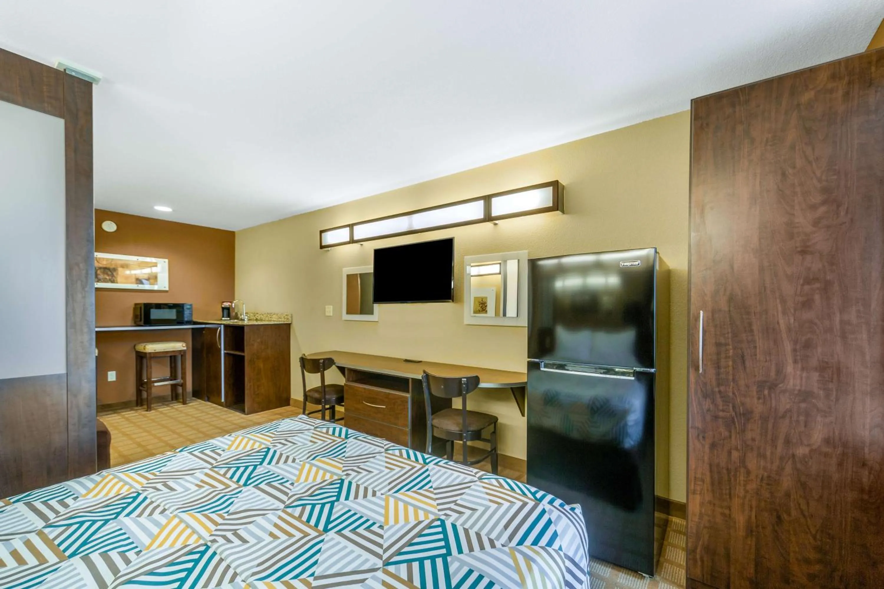 Bedroom, Bed in Microtel Inn & Suites by Wyndham Breaux Bridge
