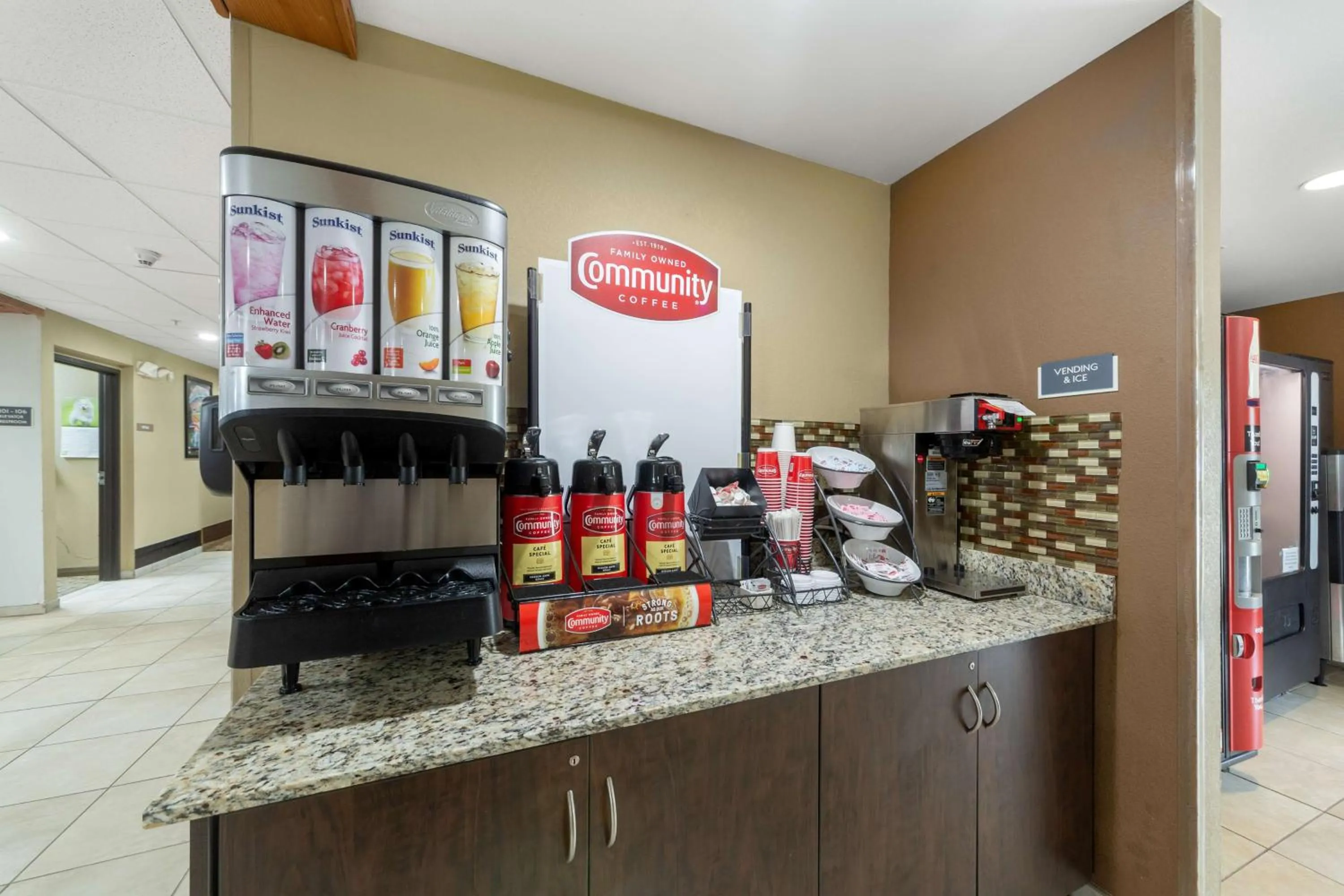 Food and drinks in Microtel Inn & Suites by Wyndham Breaux Bridge