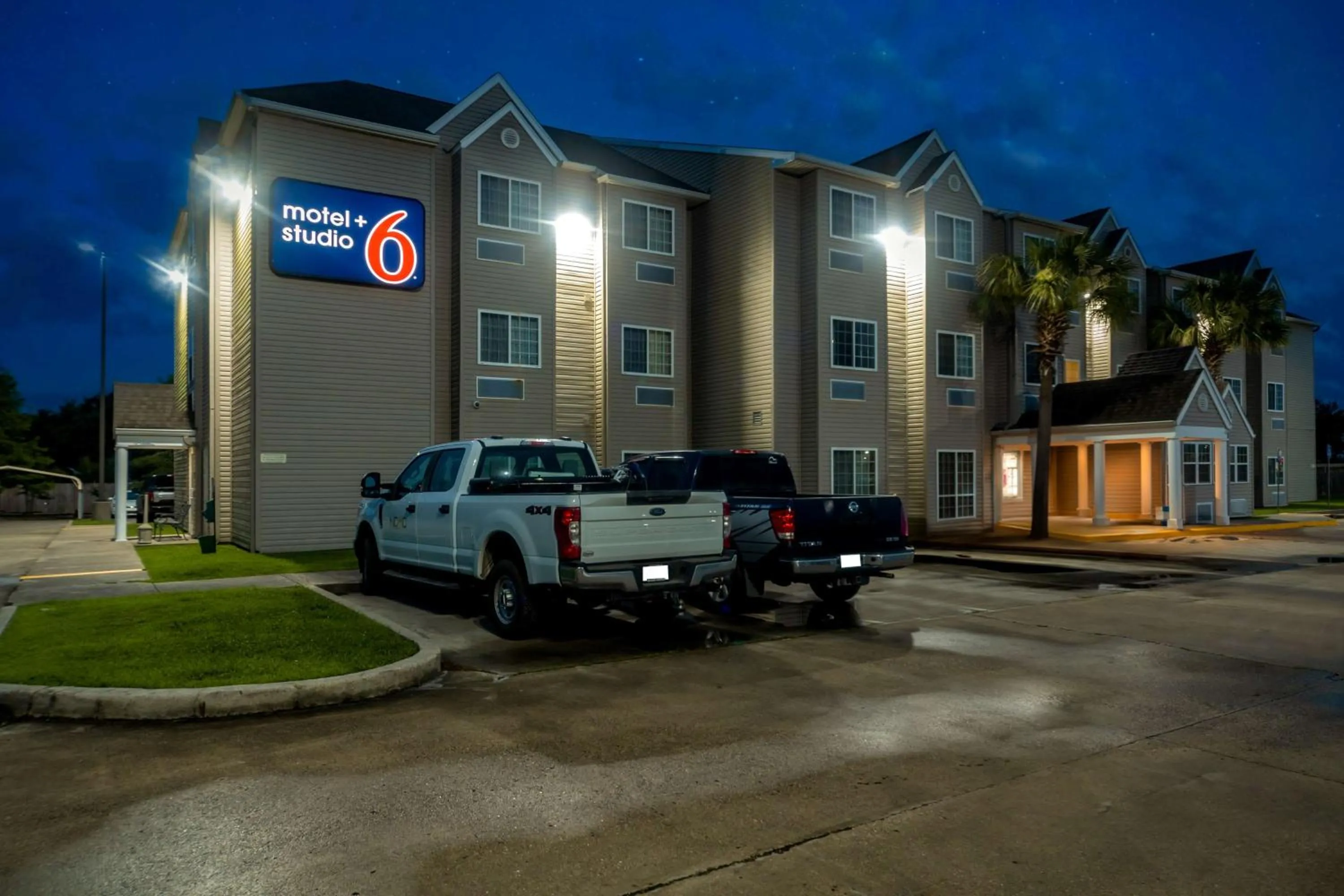 Property building in Microtel Inn & Suites by Wyndham Breaux Bridge