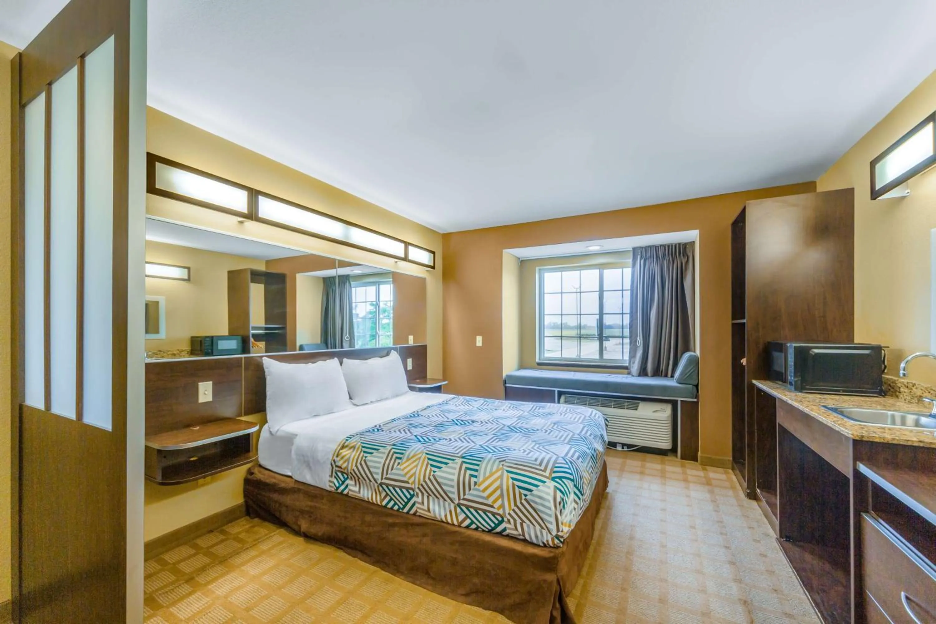 Bedroom, Bed in Microtel Inn & Suites by Wyndham Breaux Bridge