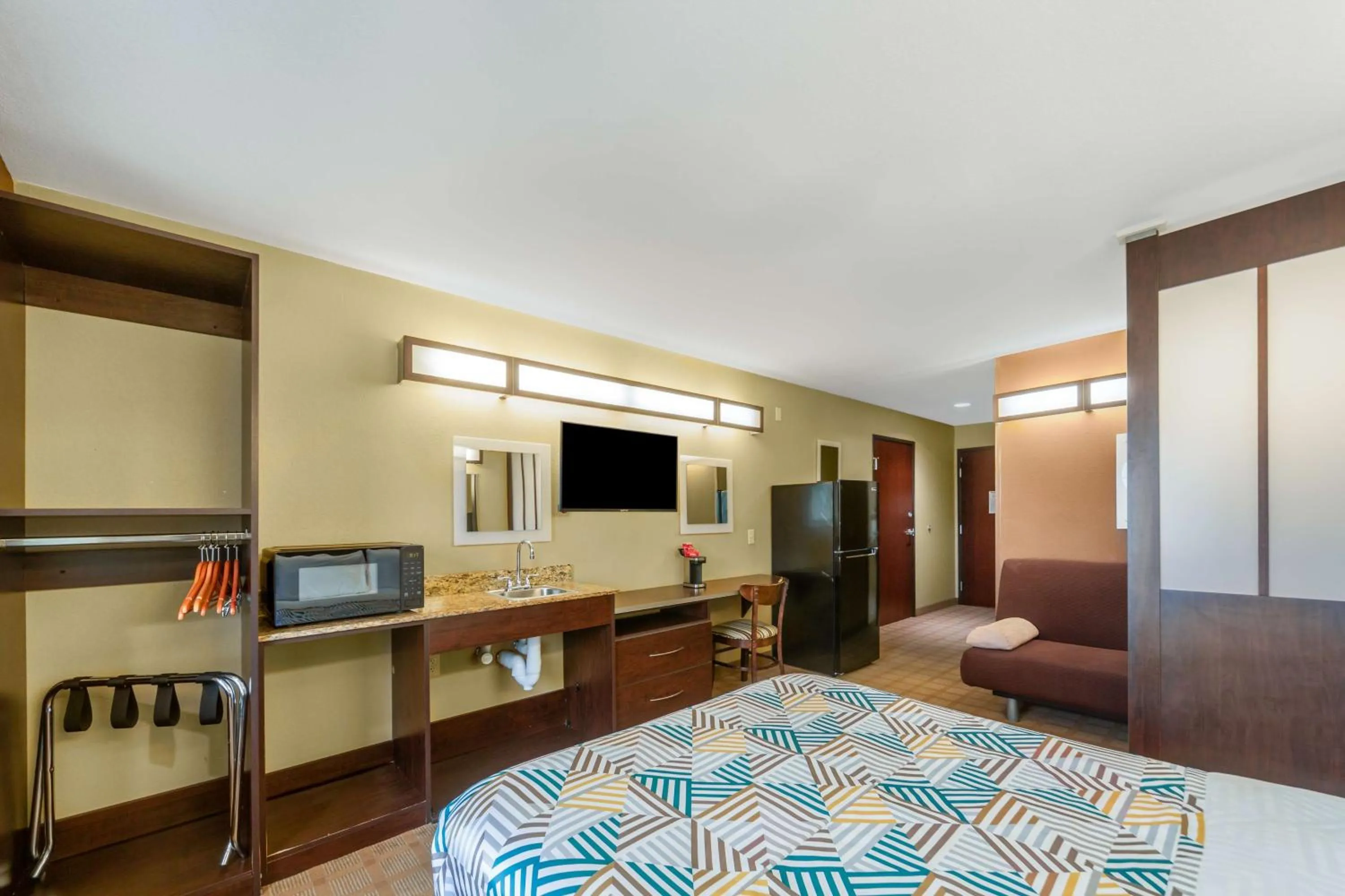 Bedroom, Bed in Microtel Inn & Suites by Wyndham Breaux Bridge