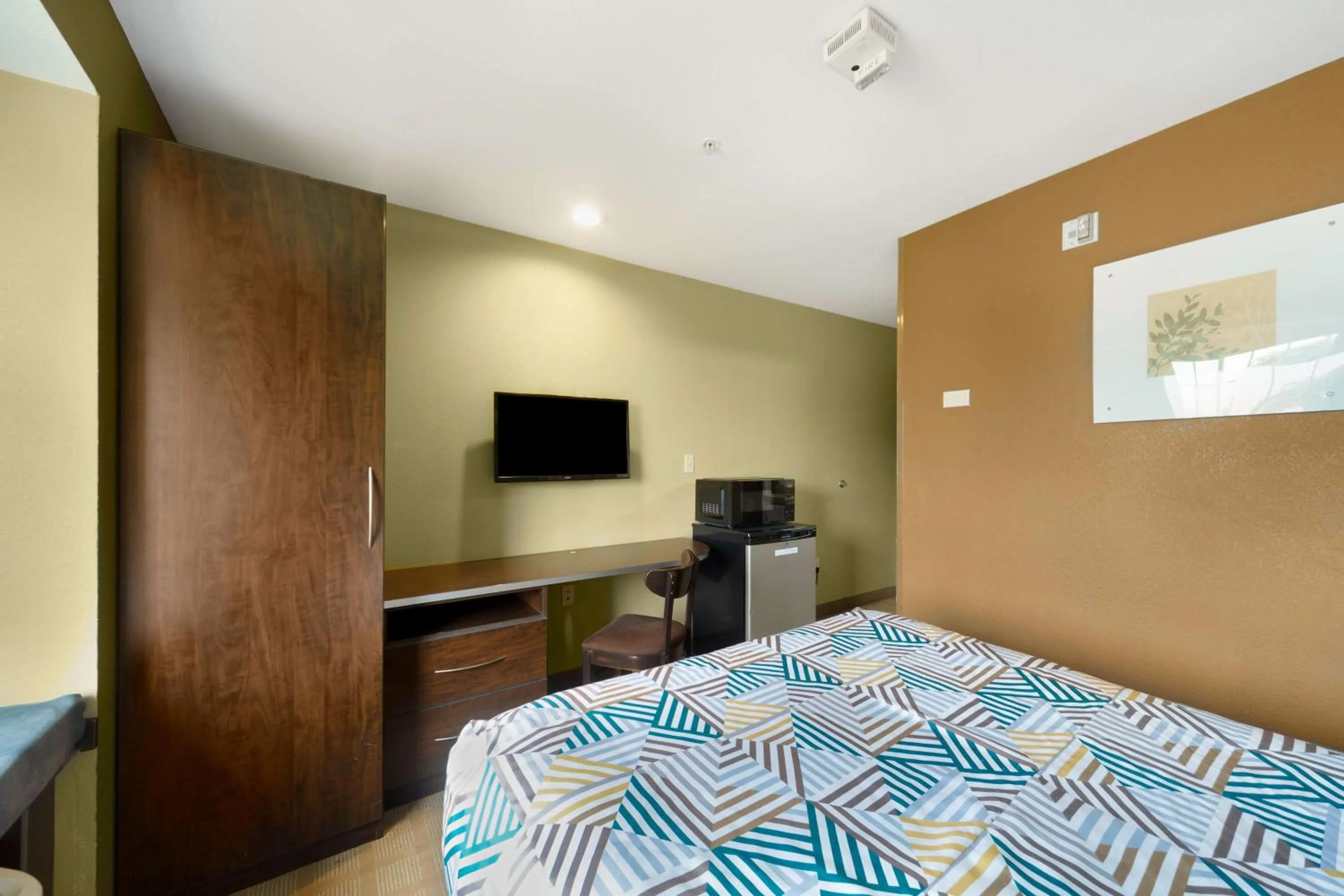 Bedroom, Bed in Microtel Inn & Suites by Wyndham Breaux Bridge