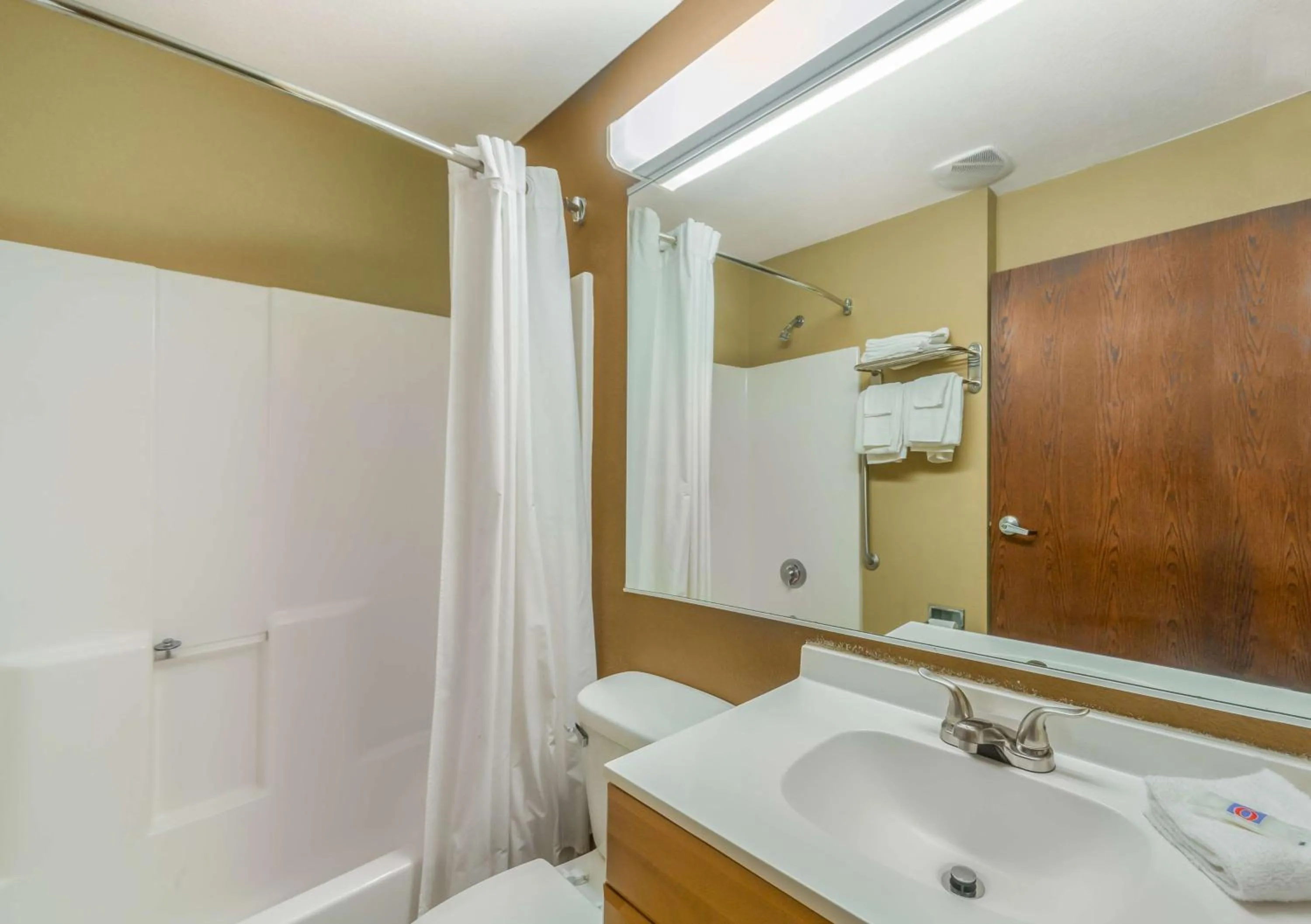 Bathroom in Microtel Inn & Suites by Wyndham Breaux Bridge