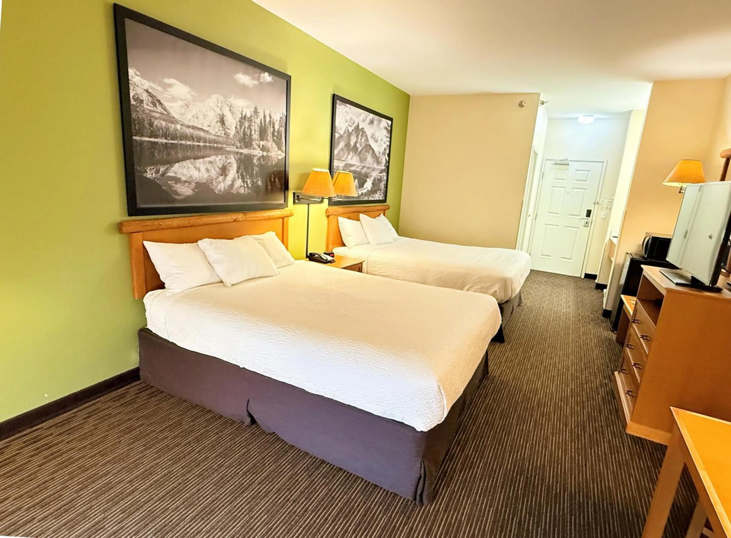 Bedroom, Bed in Super 8 by Wyndham Wheatland Wyoming