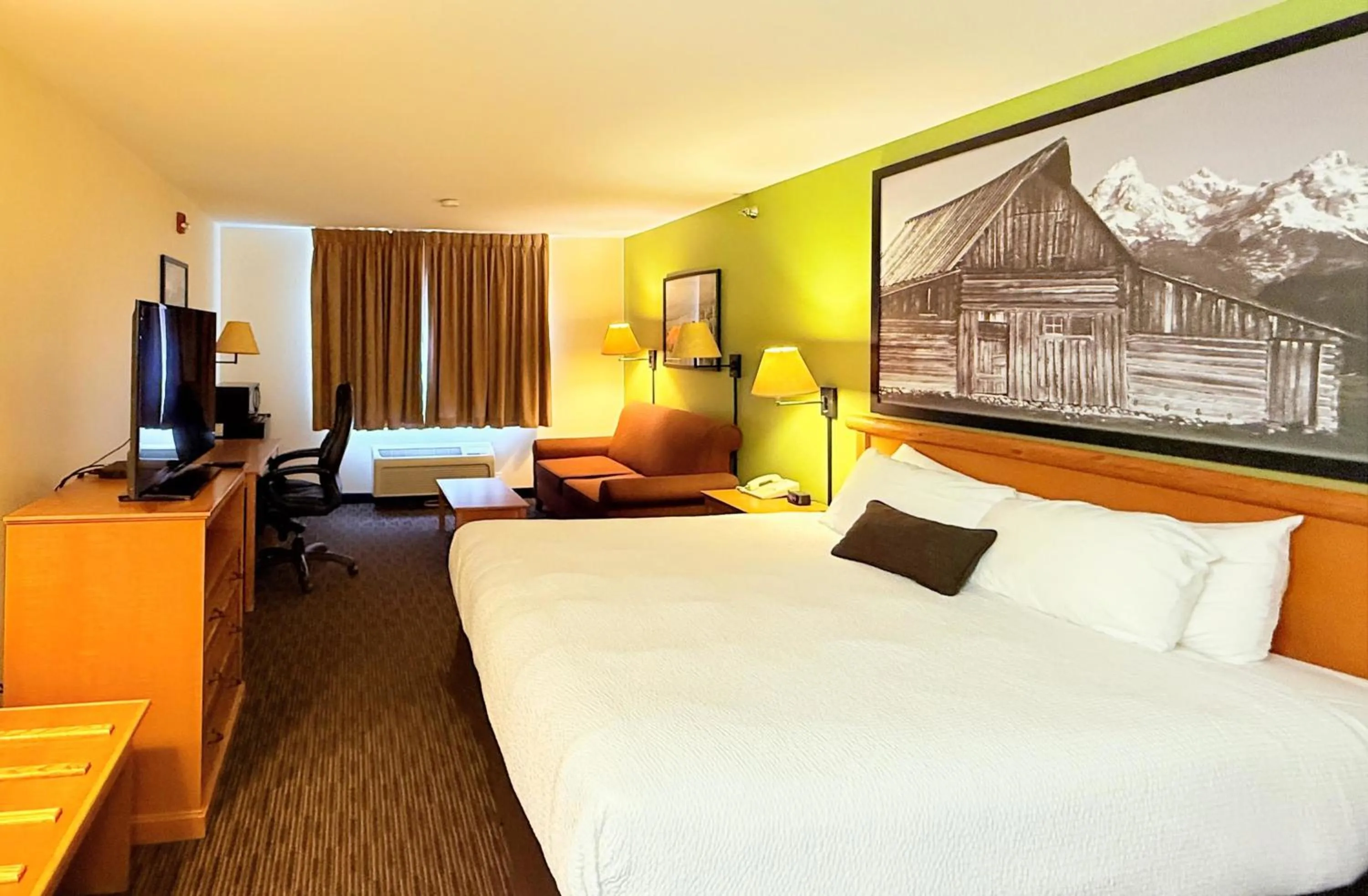 Bedroom, Bed in Super 8 by Wyndham Wheatland Wyoming