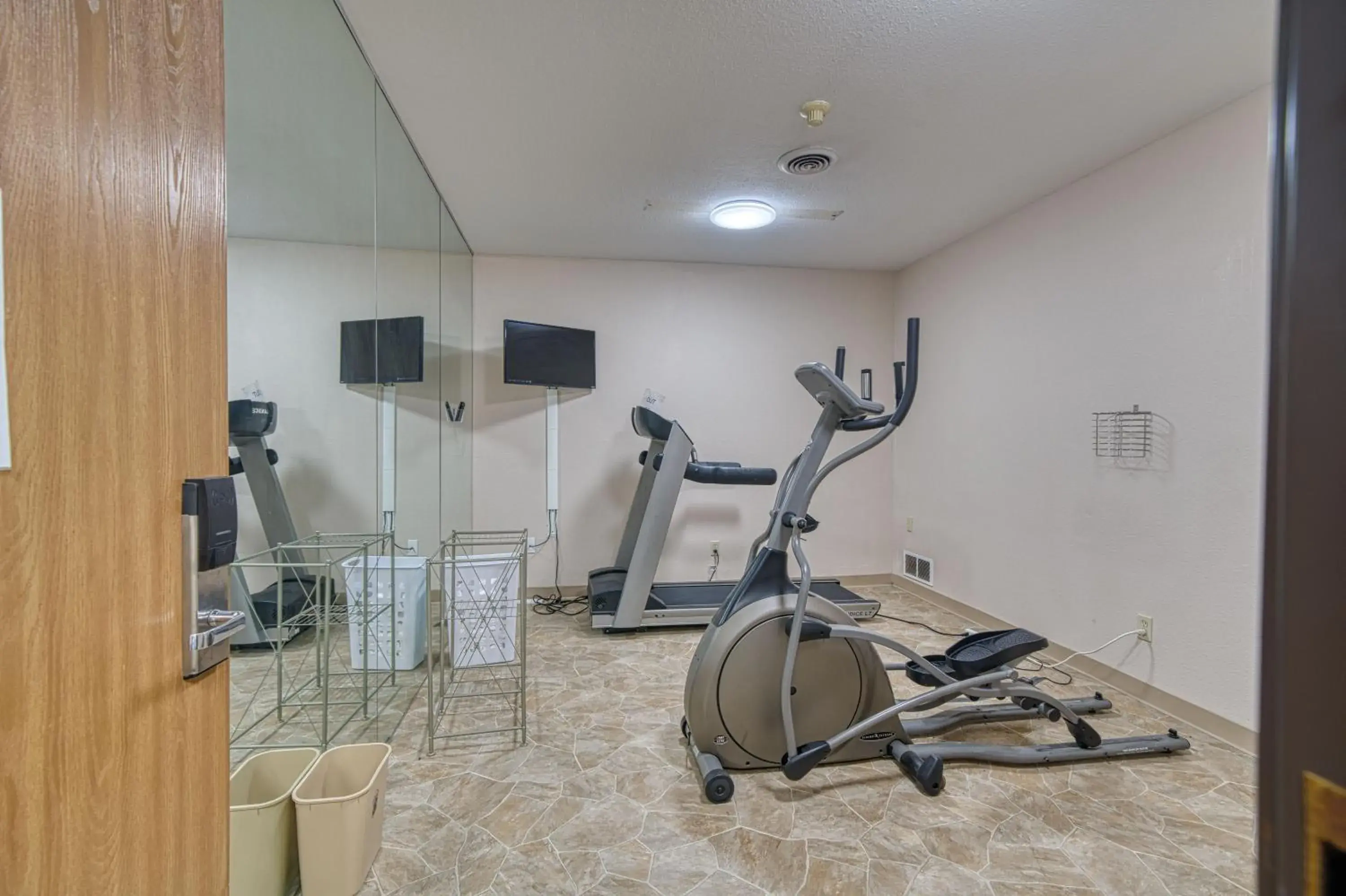 Fitness centre/facilities in Super 8 by Wyndham Sturgis Fitness centre/facilities in Super 8 by Wyndham Sturgis