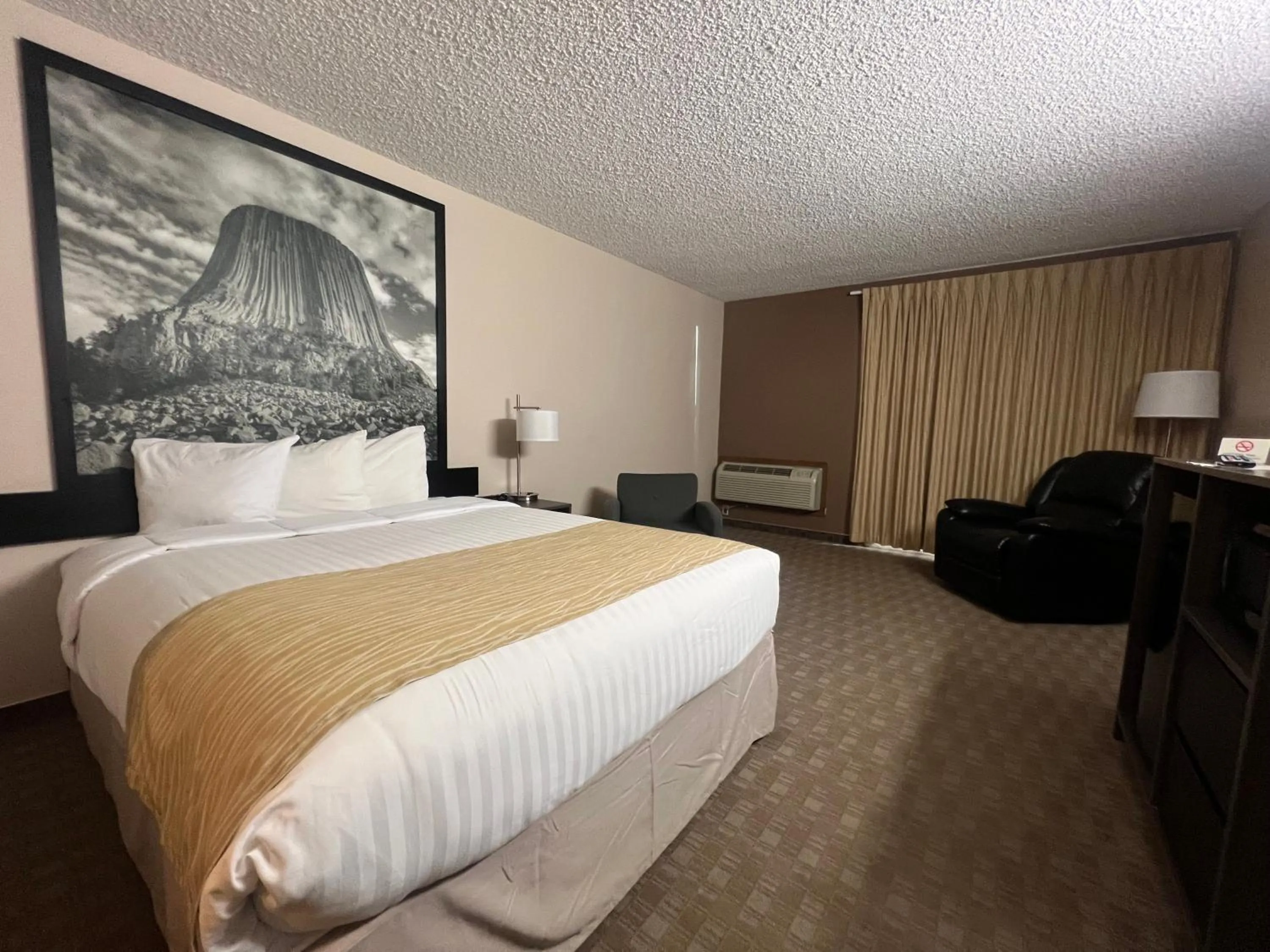 Bedroom, Bed in Super 8 by Wyndham Sturgis