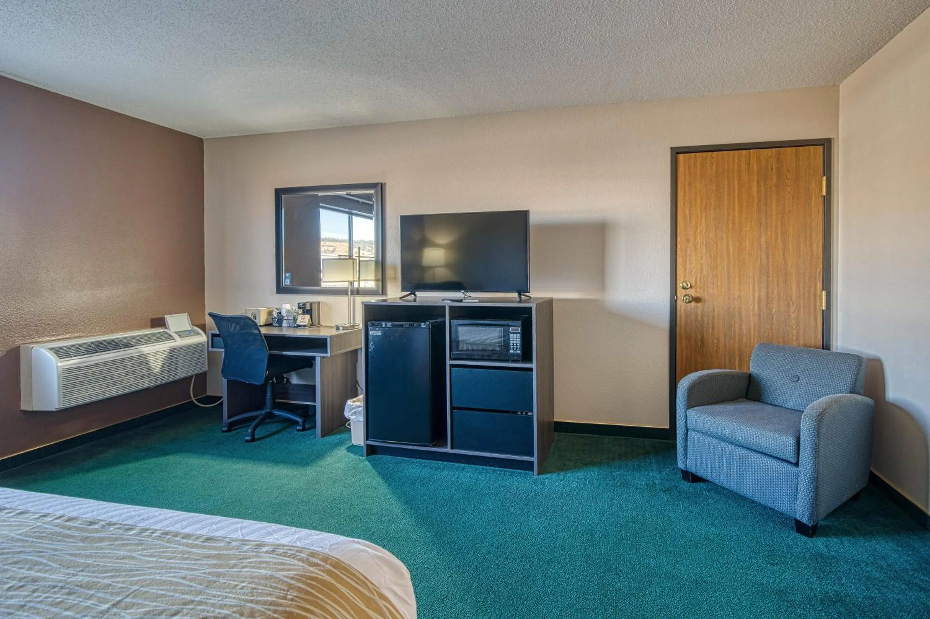 TV and multimedia, Bed in Super 8 by Wyndham Sturgis