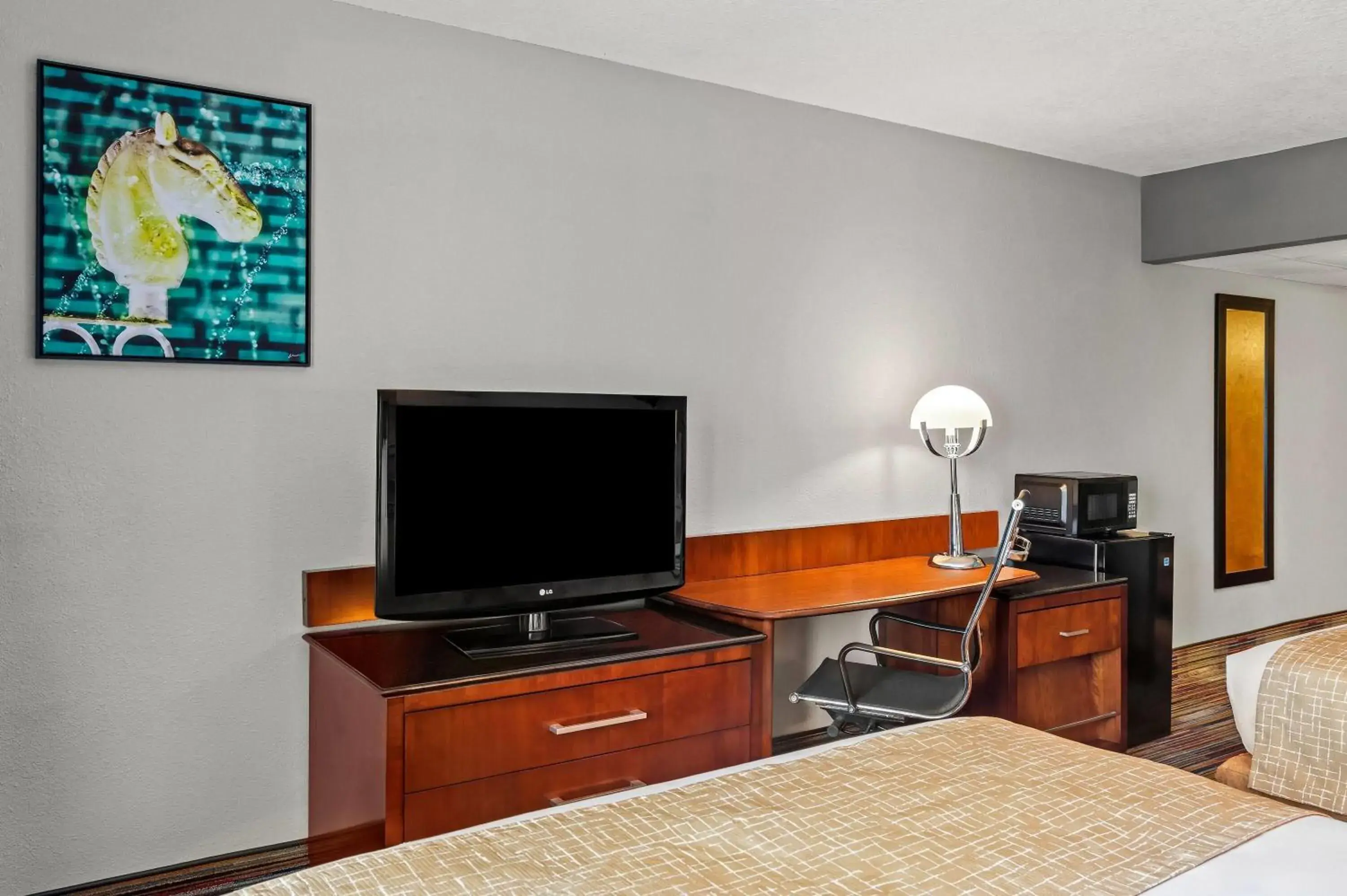 Bed in Travelodge by Wyndham Bloomington Bed in Travelodge by Wyndham Bloomington