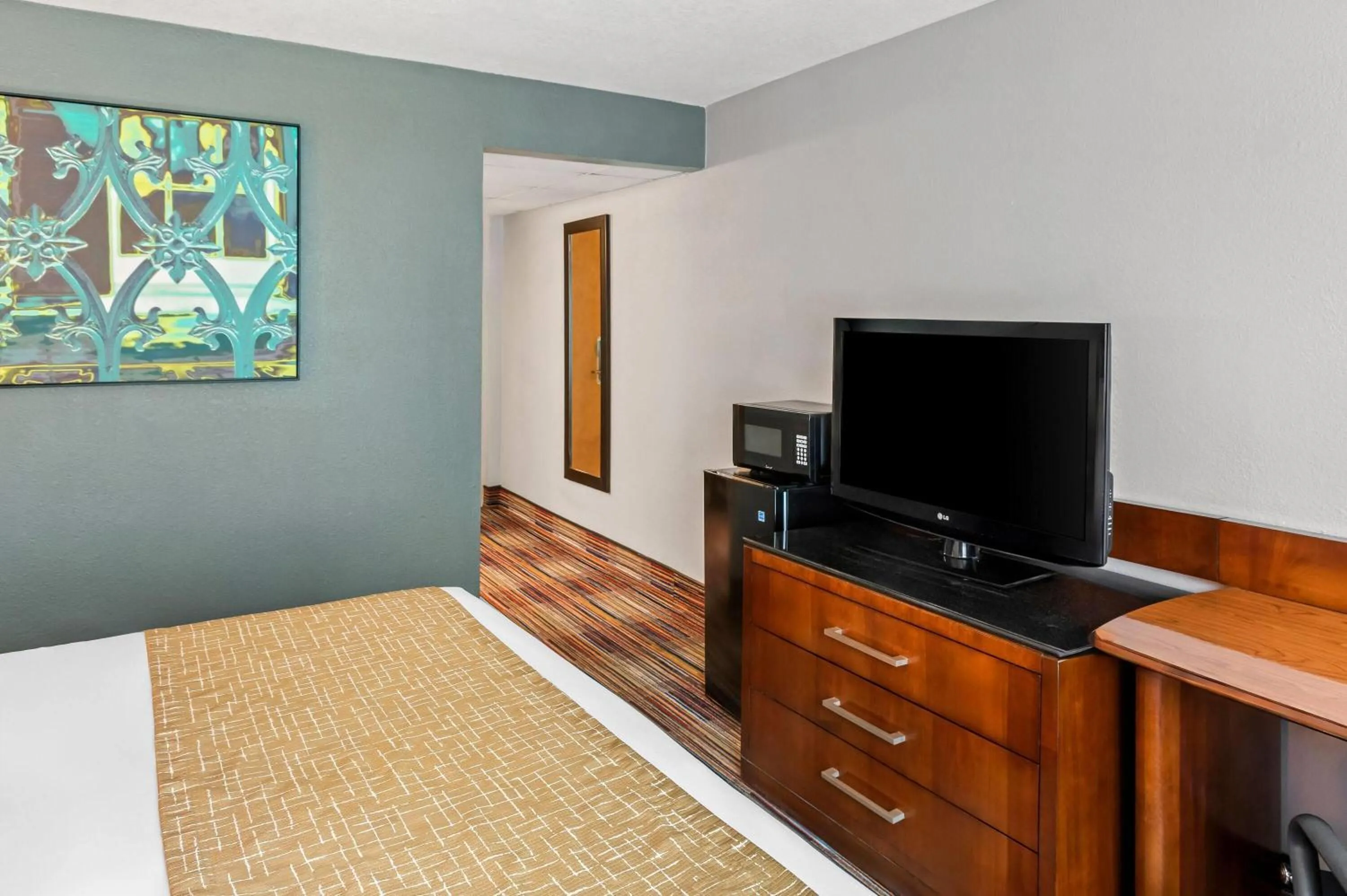 Bed in Travelodge by Wyndham Bloomington