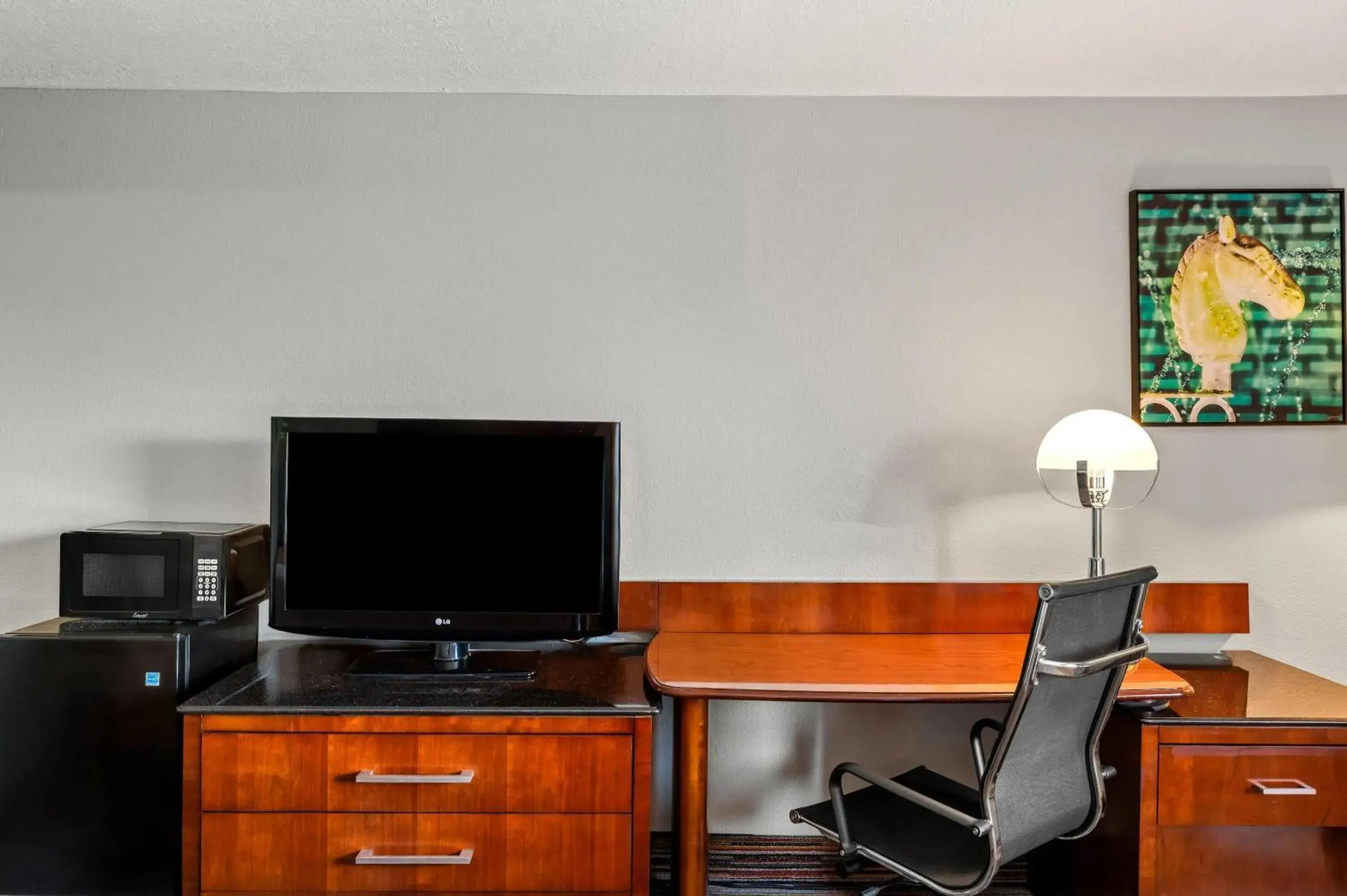 Bed in Travelodge by Wyndham Bloomington Bed in Travelodge by Wyndham Bloomington