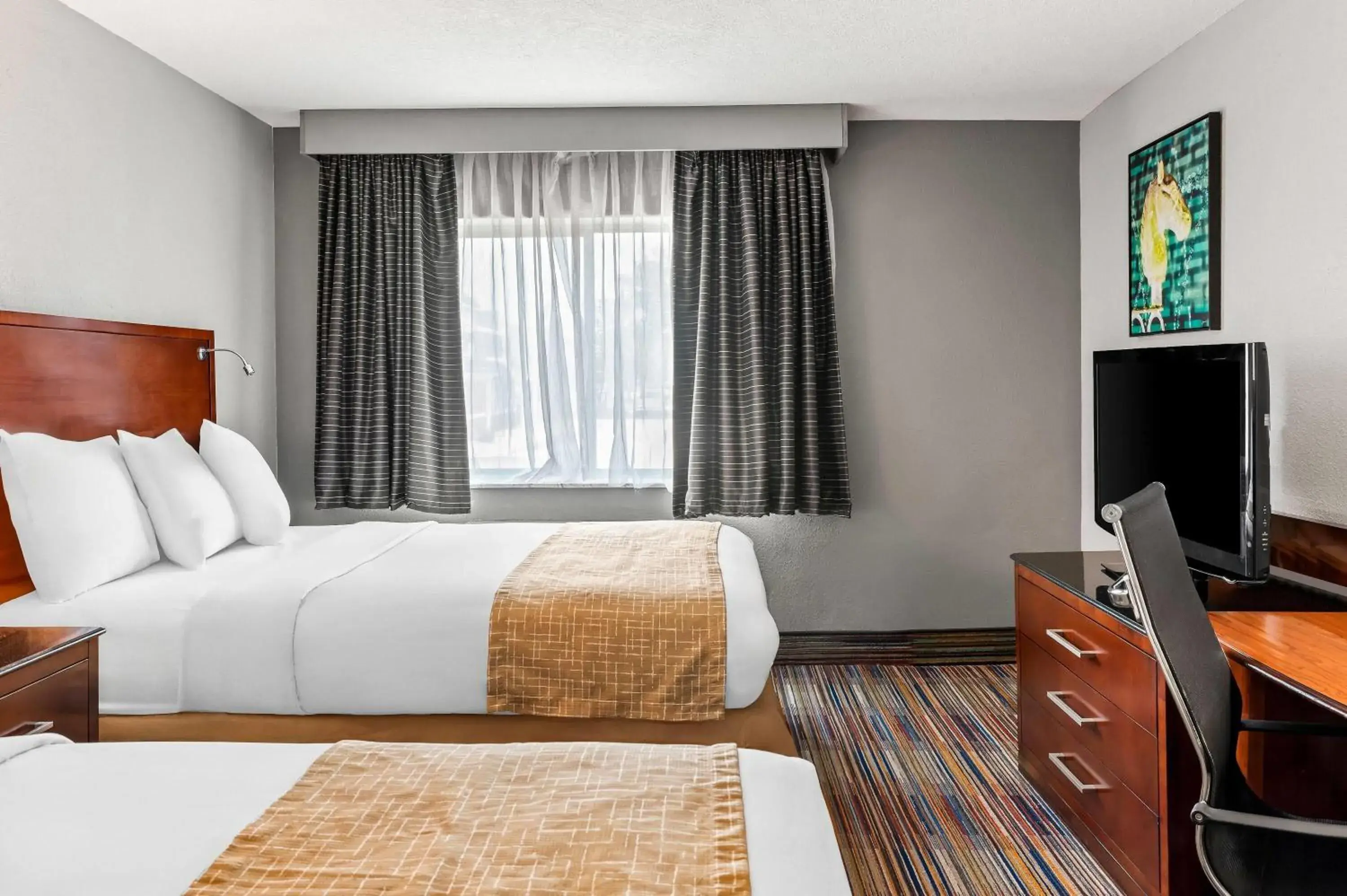 Bed in Travelodge by Wyndham Bloomington Bed in Travelodge by Wyndham Bloomington