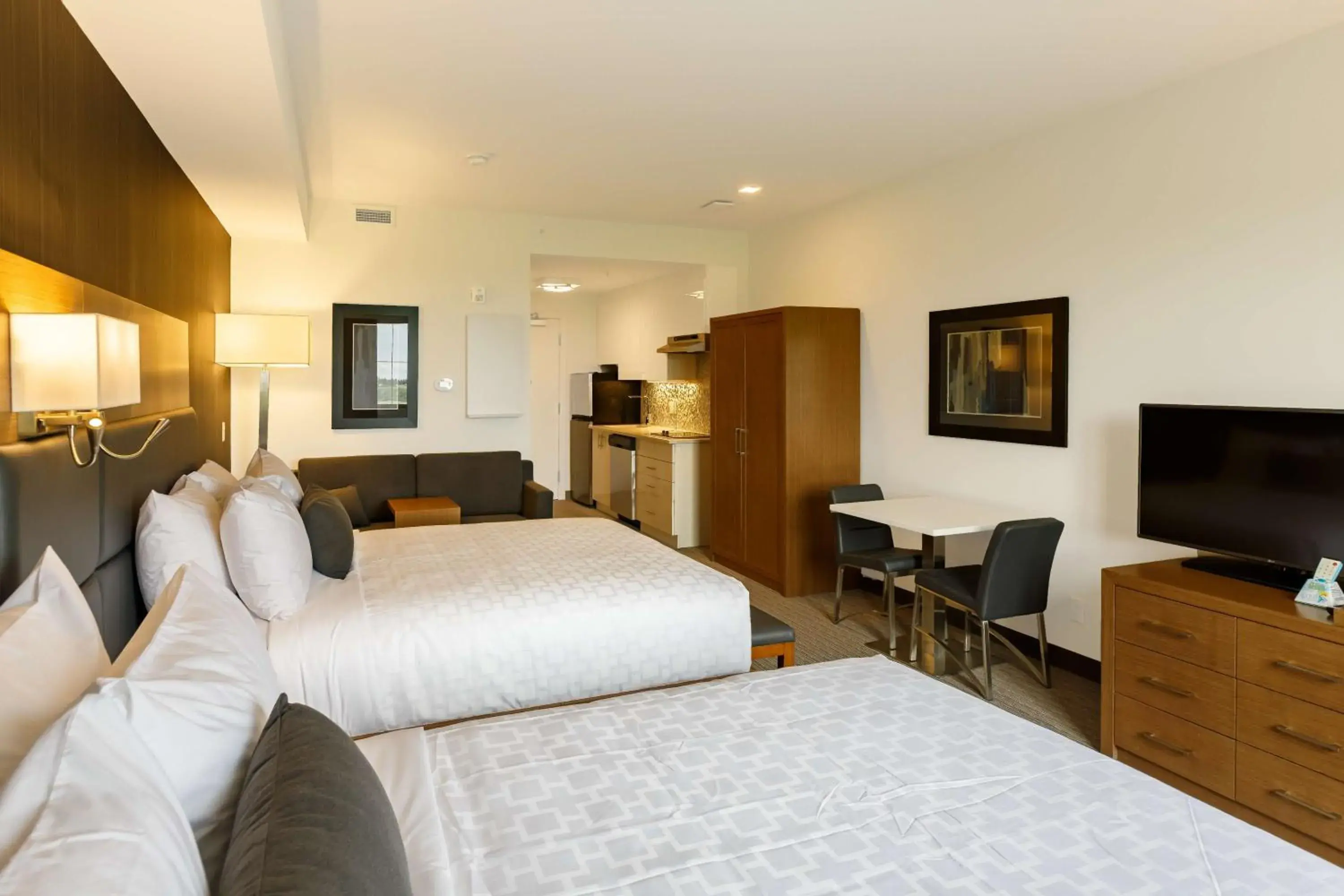 Bedroom, Bed in Executive Residency by Best Western Calgary City View North Bedroom, Bed in Executive Residency by Best Western Calgary City View North