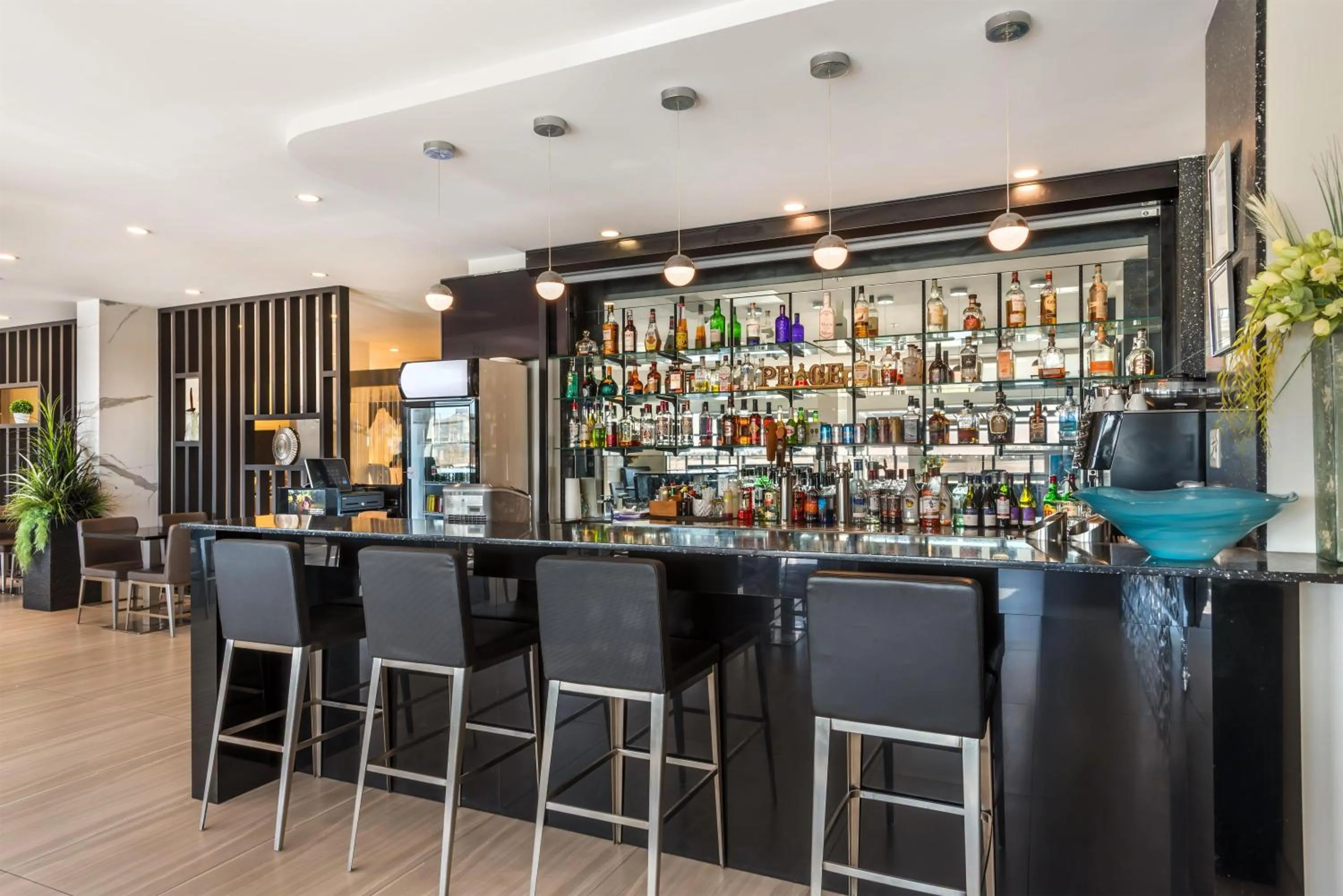 Lounge or bar in Executive Residency by Best Western Calgary City View North