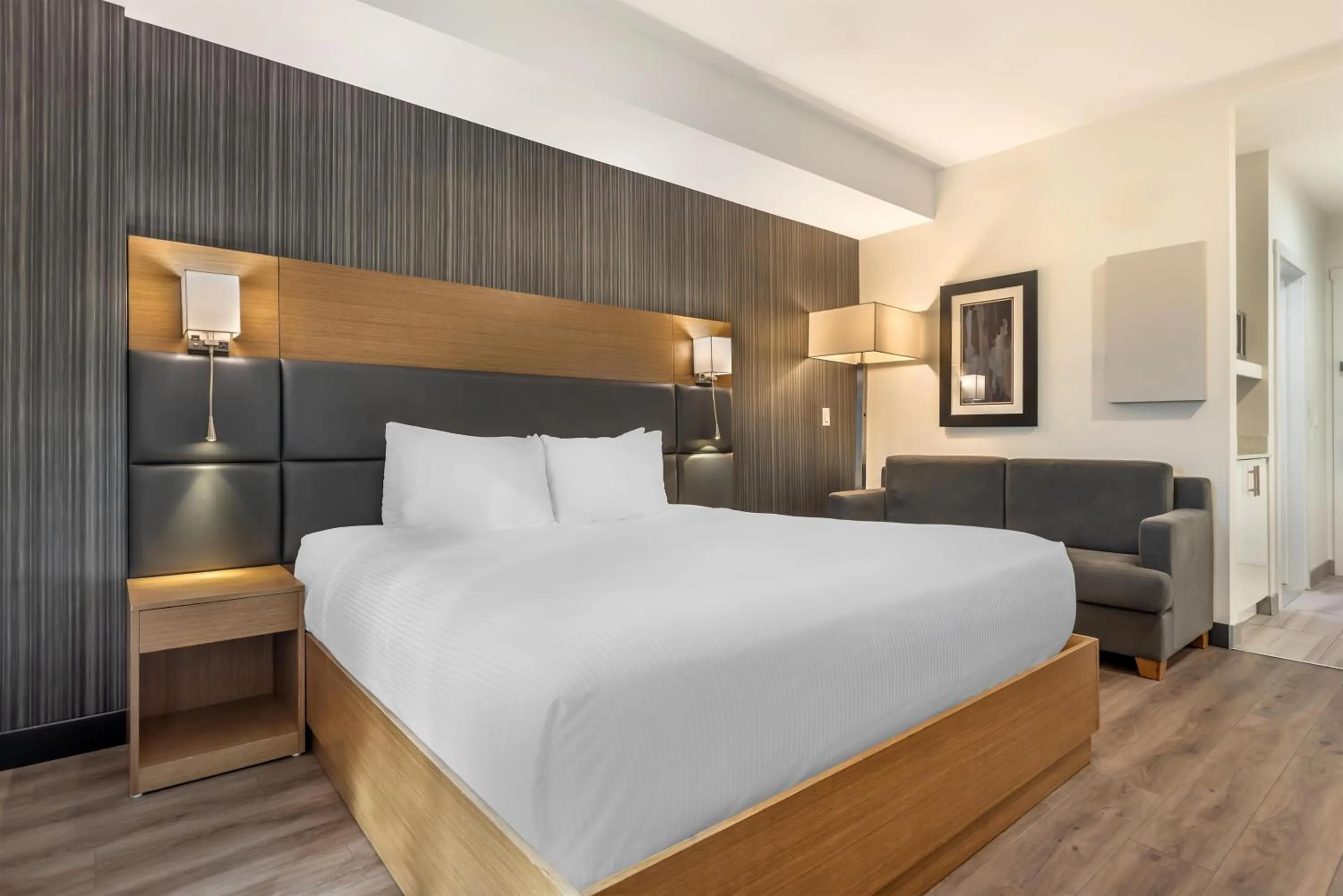 Bedroom, Bed in Executive Residency by Best Western Calgary City View North