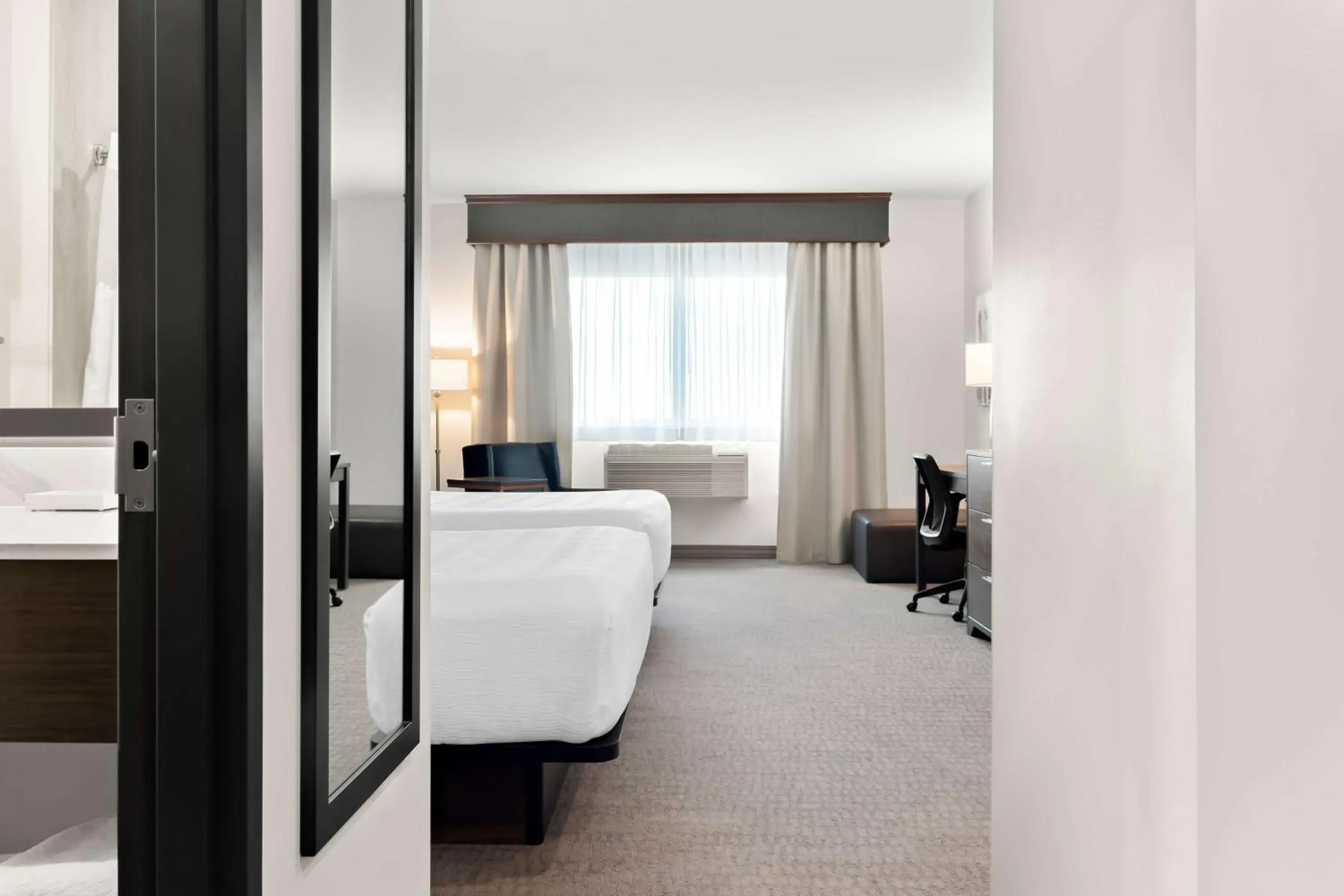 Queen Suite with Two Queen Beds and Bath Tub - Disability Access in Best Western Plus Morden Queen Suite with Two Queen Beds and Bath Tub - Disability Access in Best Western Plus Morden