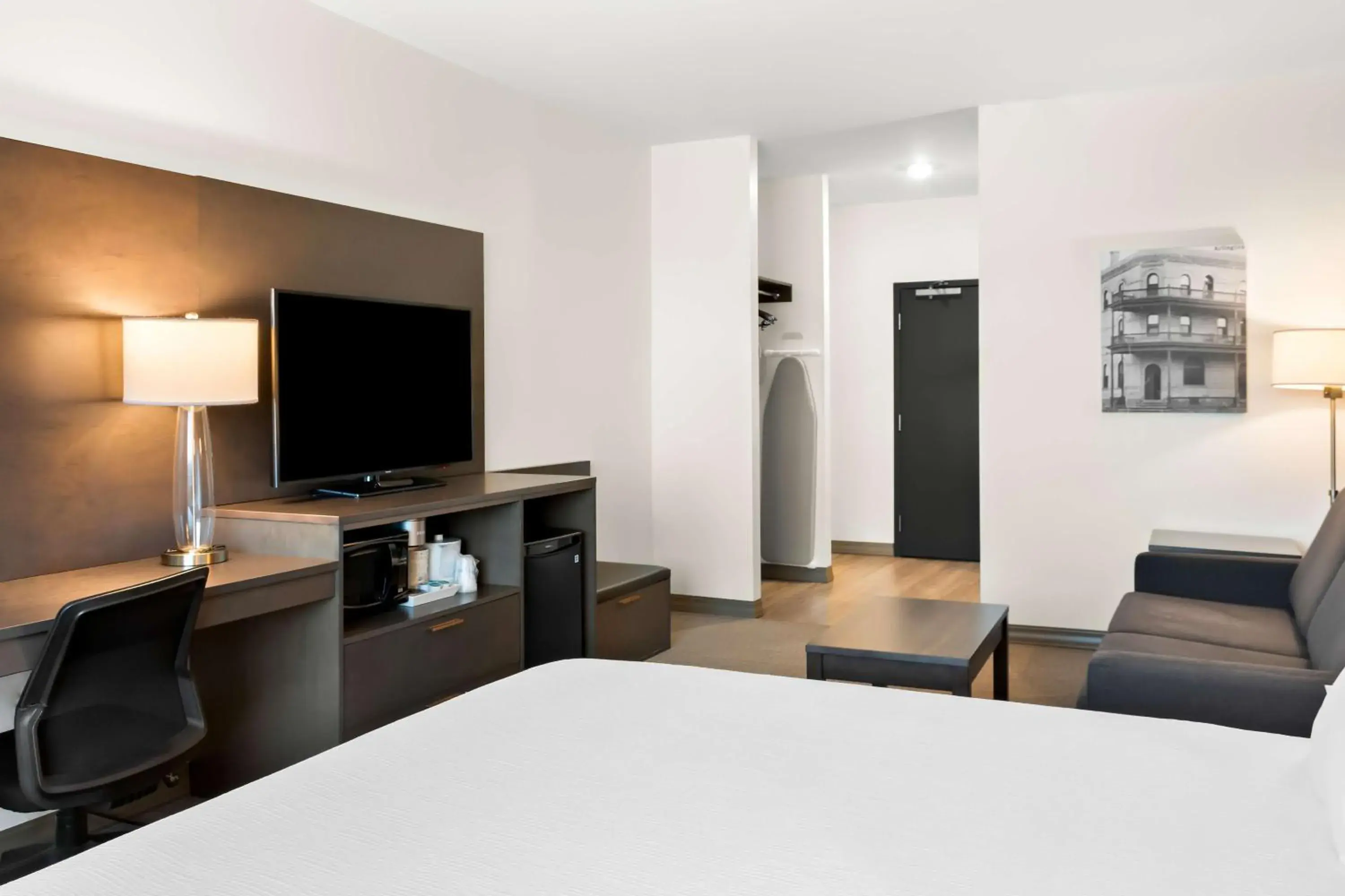 Bedroom, Bed in Best Western Plus Morden Bedroom, Bed in Best Western Plus Morden