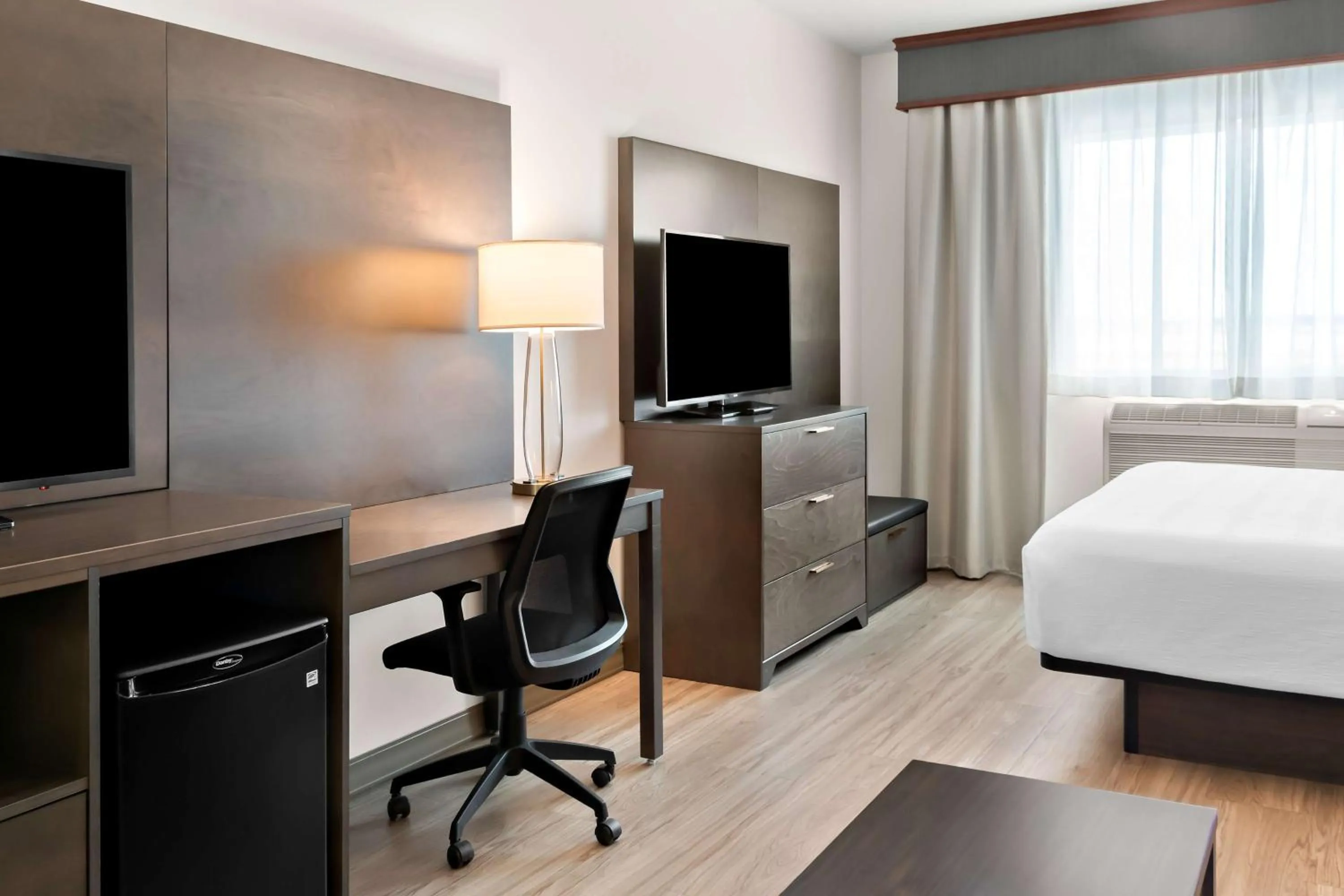 Bedroom, Bed in Best Western Plus Morden