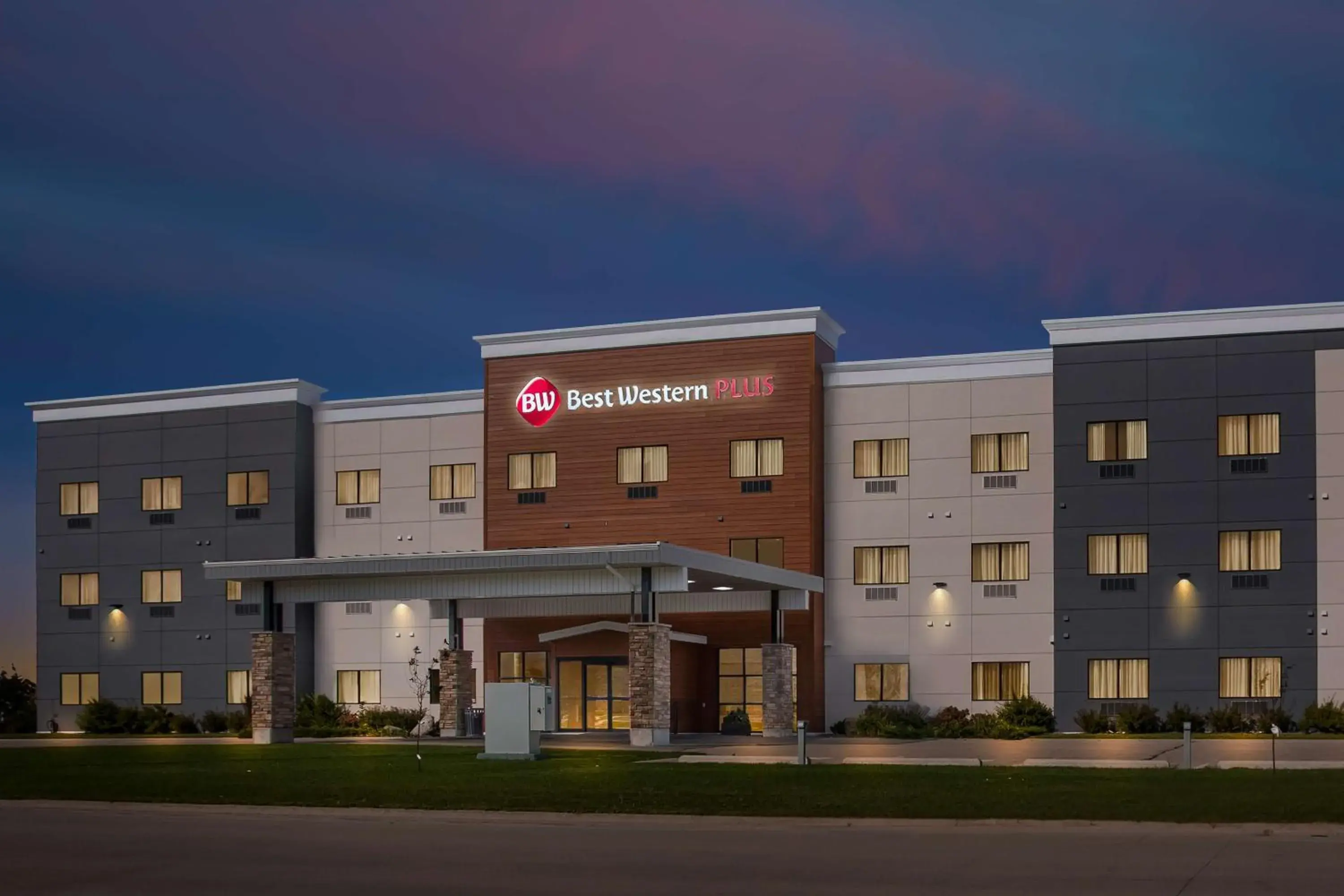 Property building in Best Western Plus Morden Property building in Best Western Plus Morden