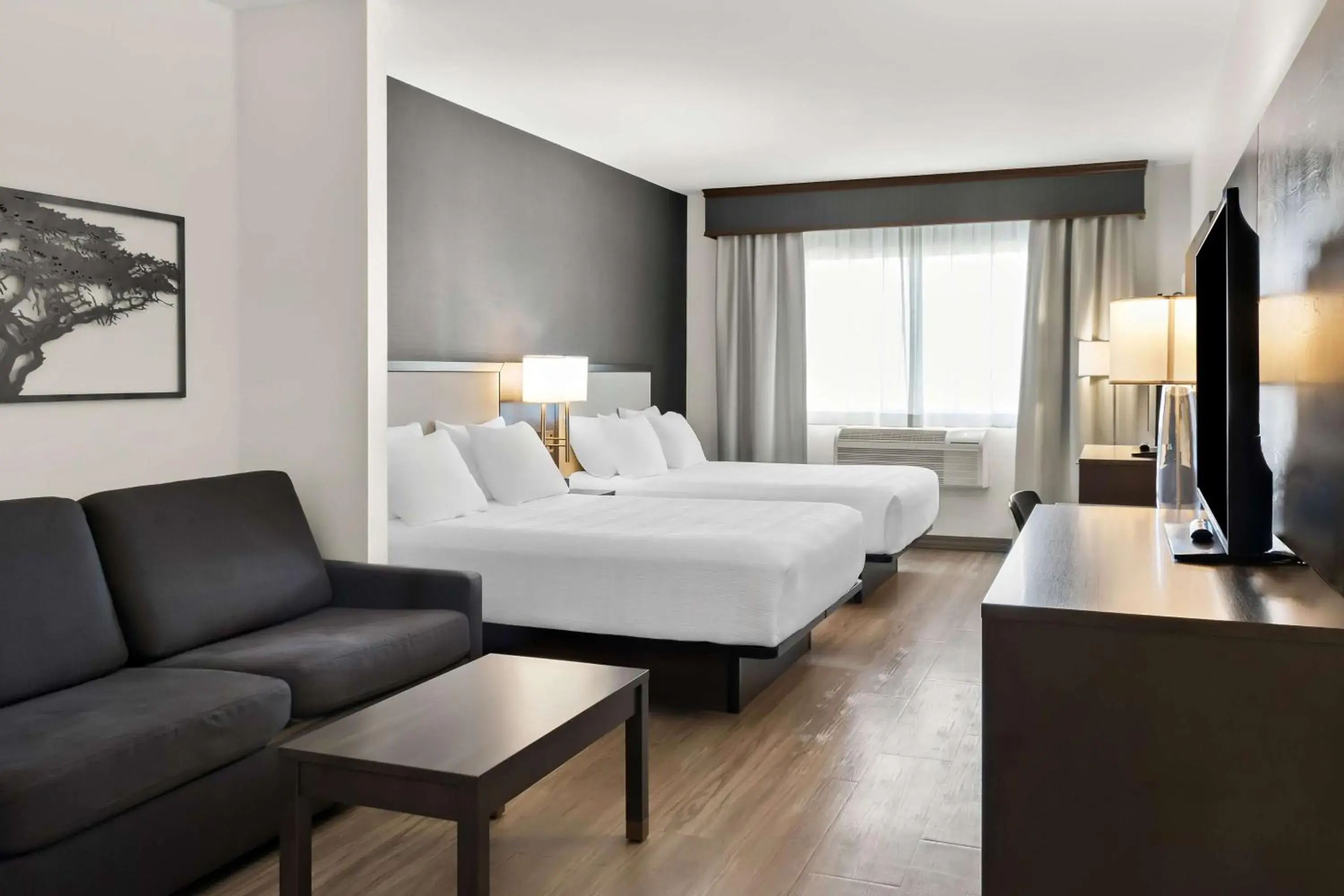 Queen Room with Two Queen Beds and Bath Tub - Disability Access in Best Western Plus Morden Queen Room with Two Queen Beds and Bath Tub - Disability Access in Best Western Plus Morden