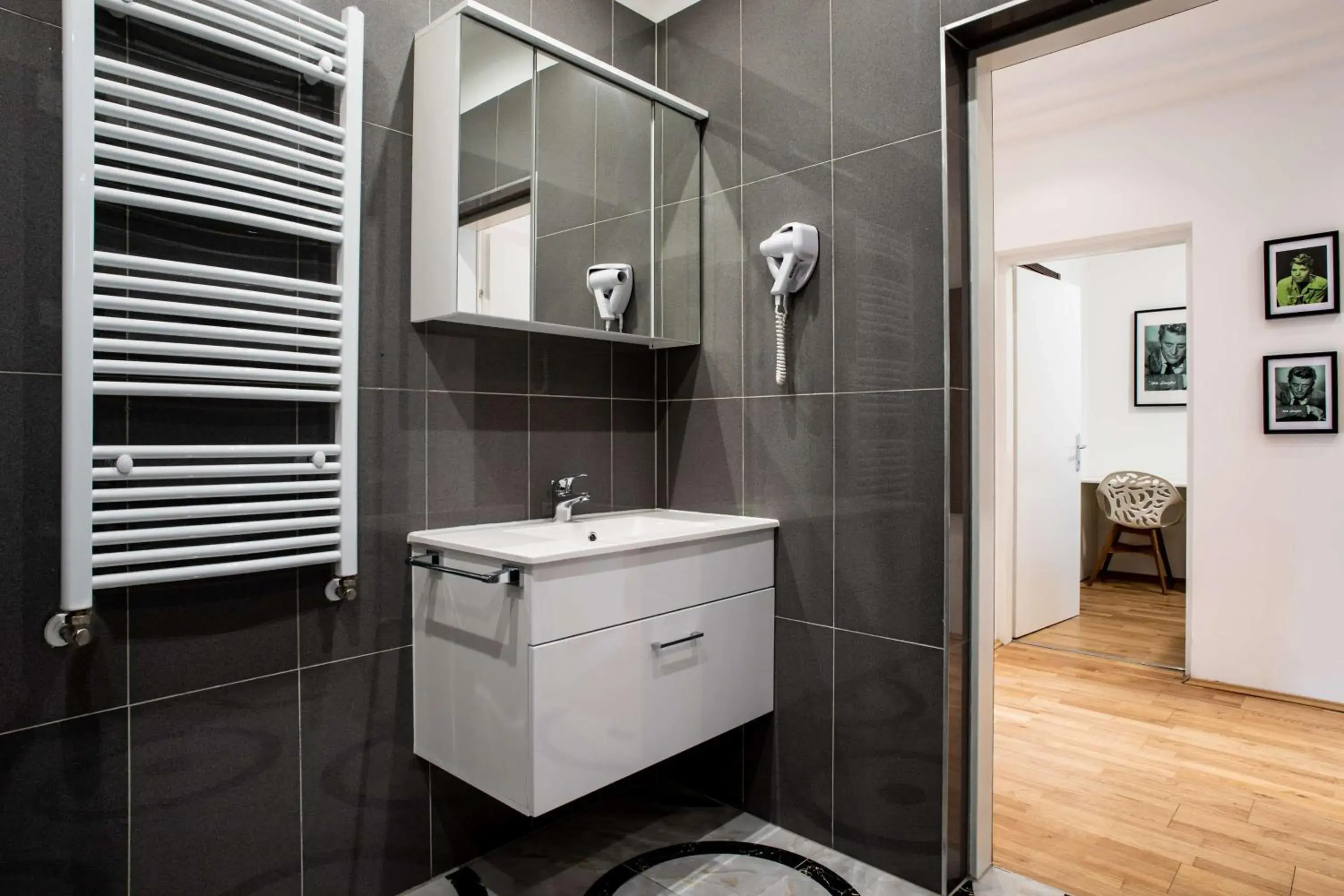 Bathroom in Best Western Plus Celebrity Suites Bathroom in Best Western Plus Celebrity Suites