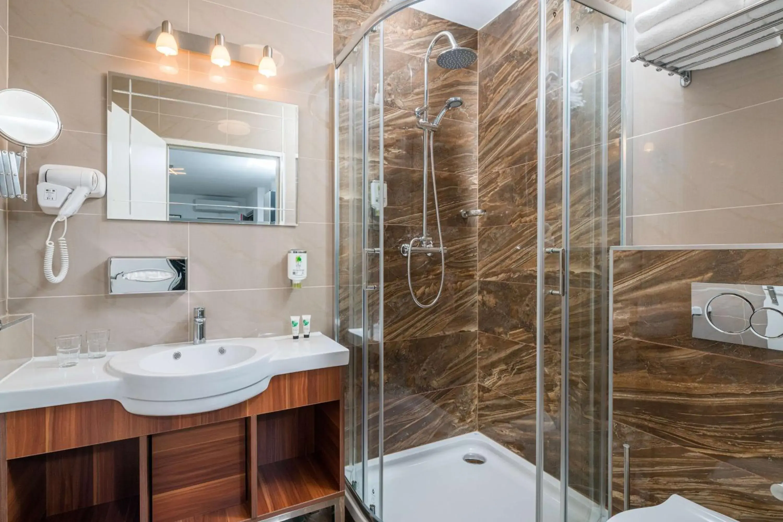 Bathroom in Best Western Plus Celebrity Suites Bathroom in Best Western Plus Celebrity Suites