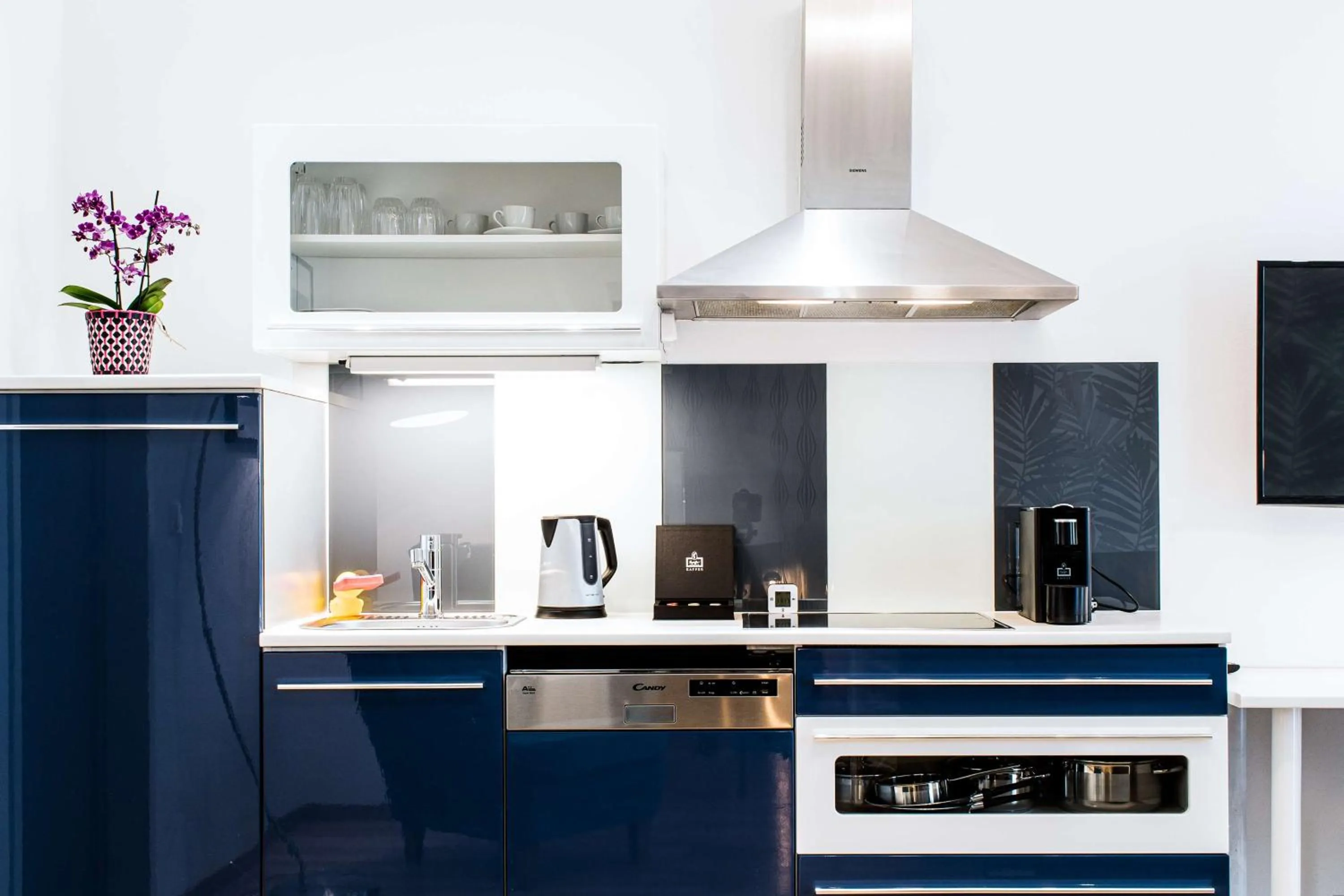 Kitchen or kitchenette in Best Western Plus Celebrity Suites