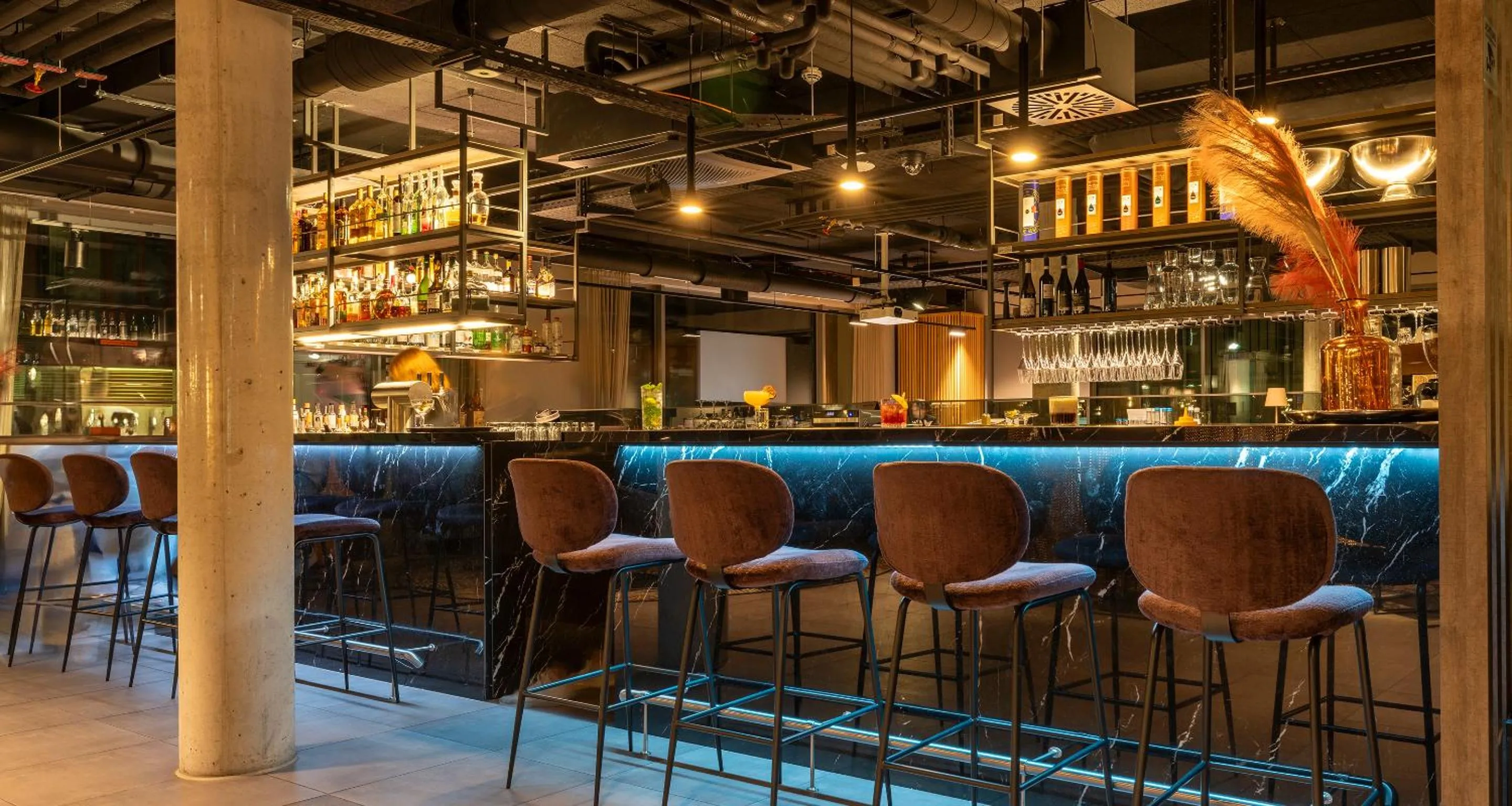 Lounge or bar in Aiden by Best Western Biberach