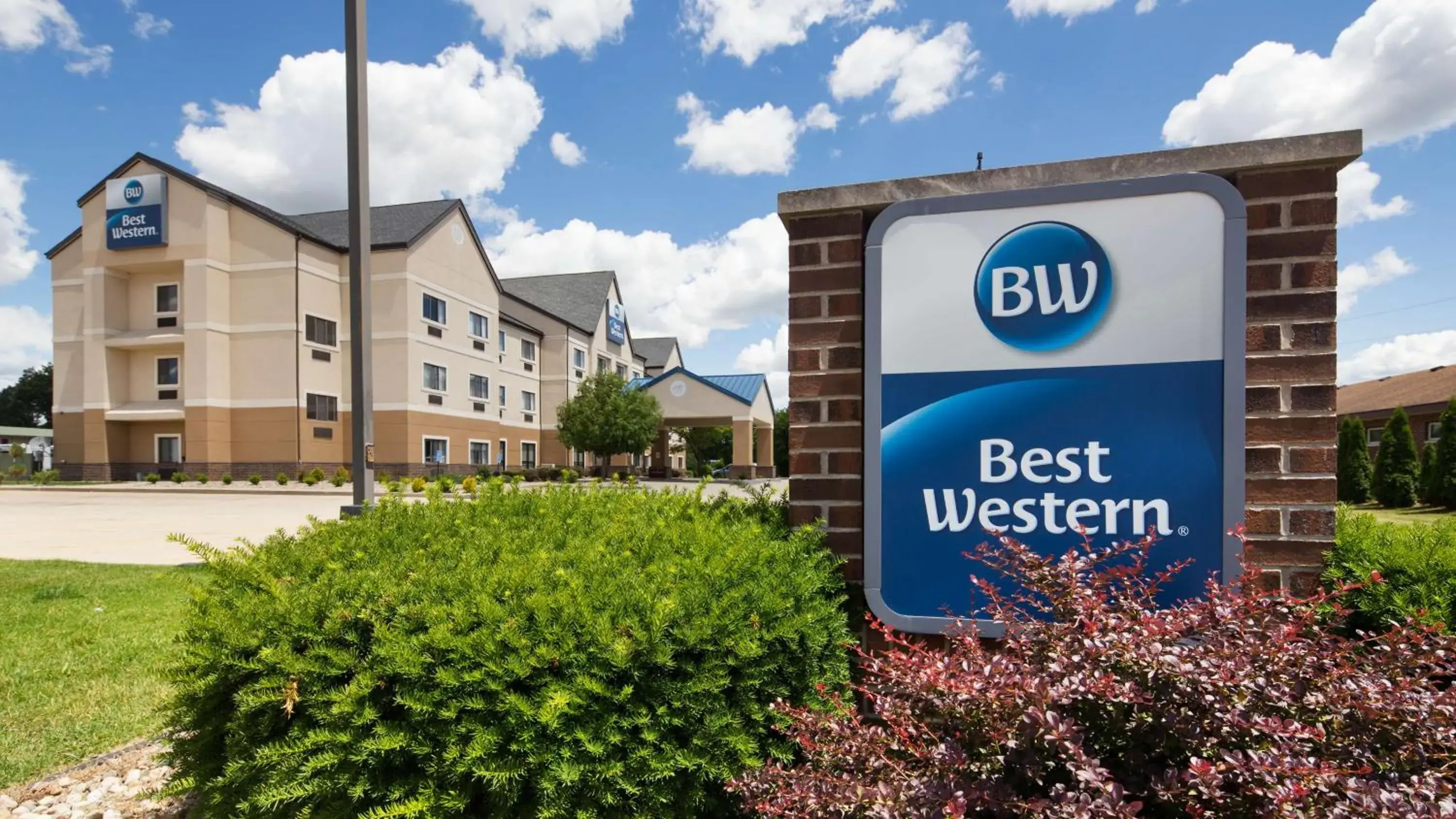 Property building in Best Western Elkhart Inn & Suites Property building in Best Western Elkhart Inn & Suites